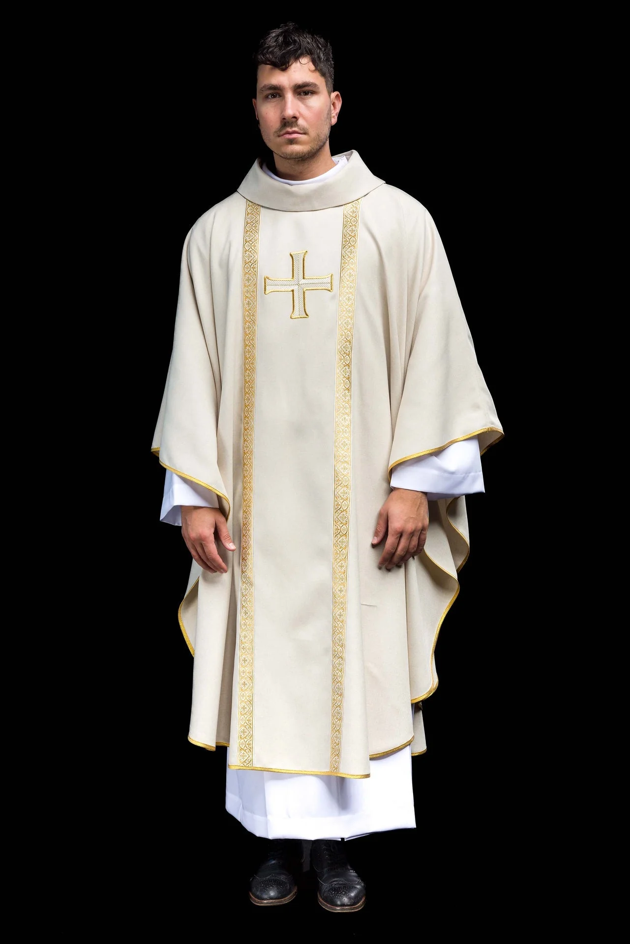 Ecru liturgical chasuble with embroidered cross and jacquard bands - Image 2
