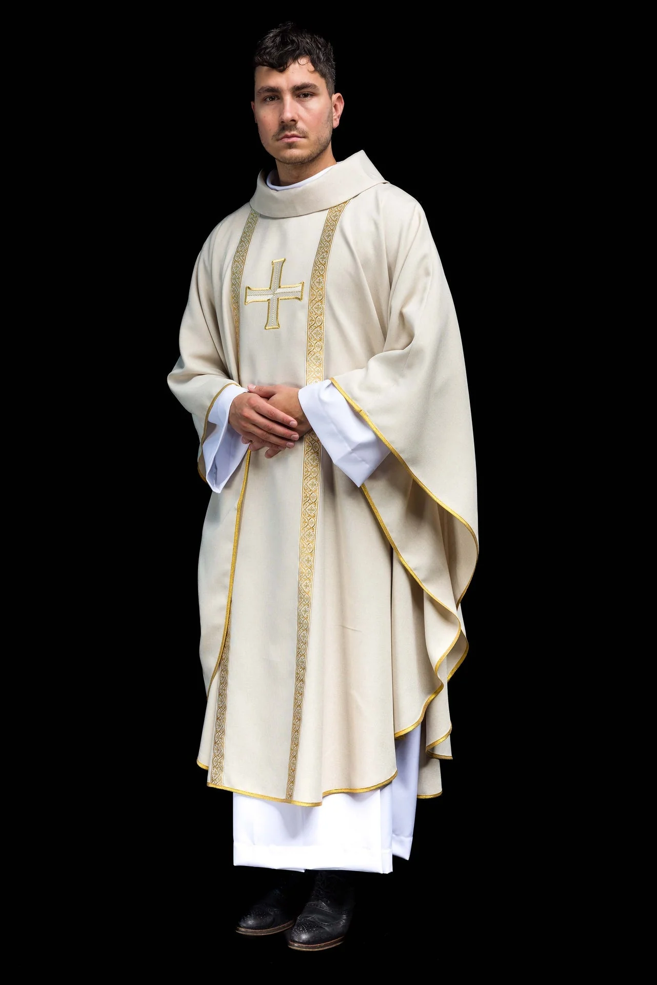 Ecru liturgical chasuble with embroidered cross and jacquard bands - Image 8