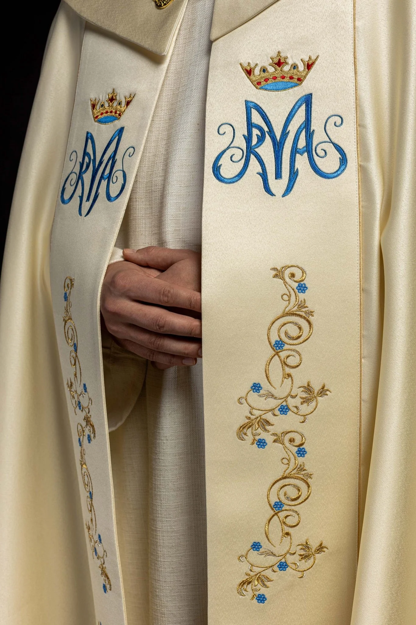 Ecru Marian embroidered cope - Image 3