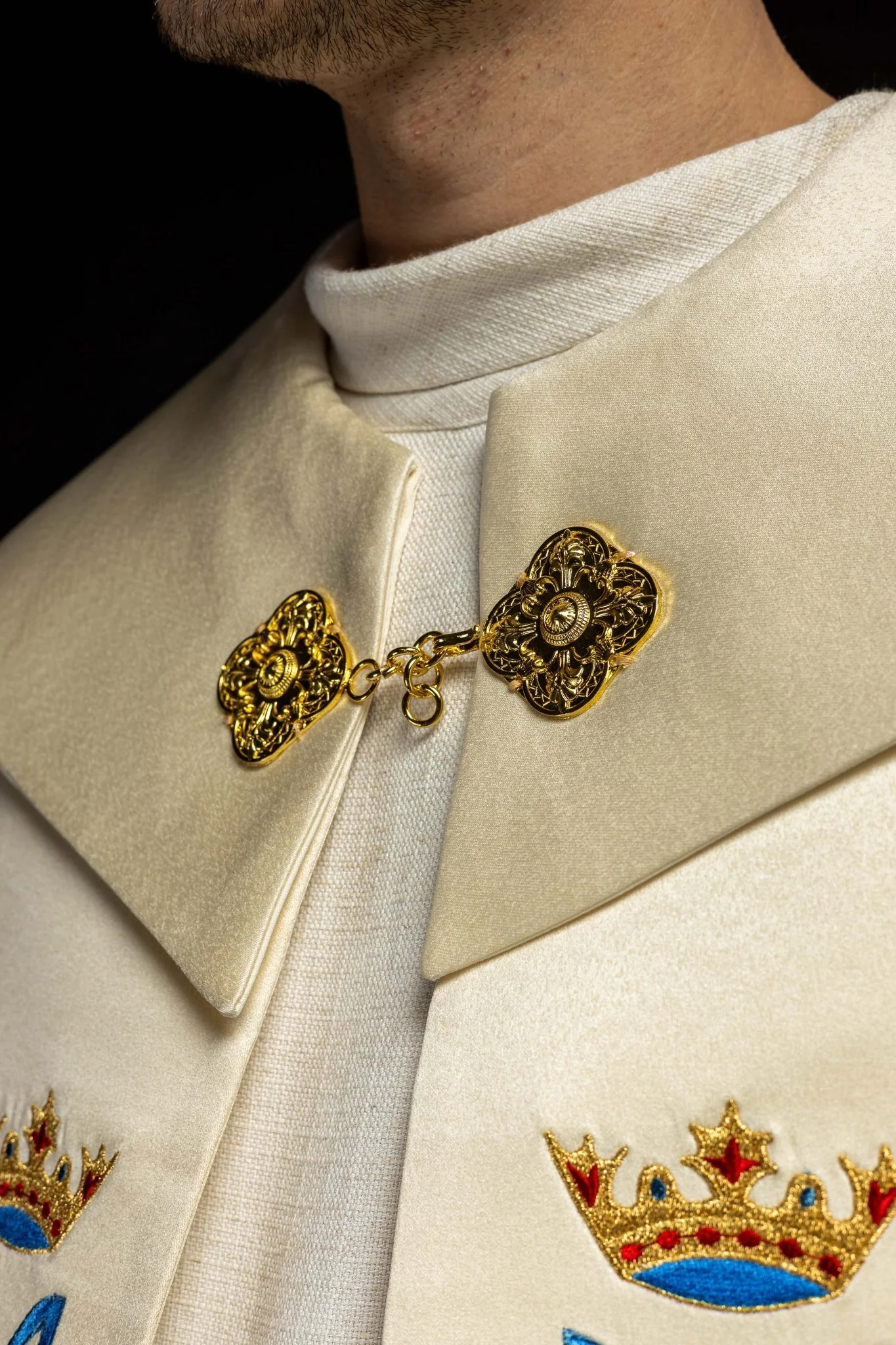 Ecru Marian embroidered cope - Image 8