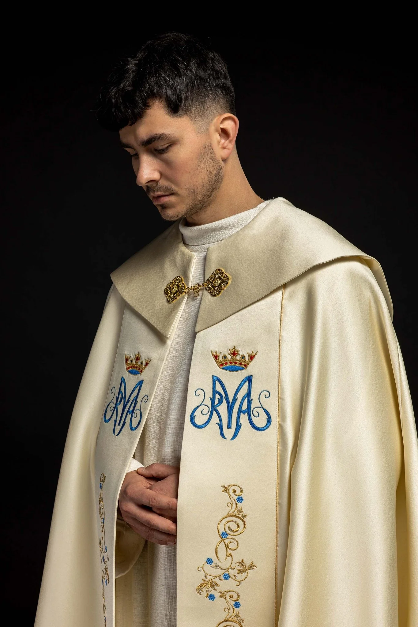 Ecru Marian embroidered cope - Image 9