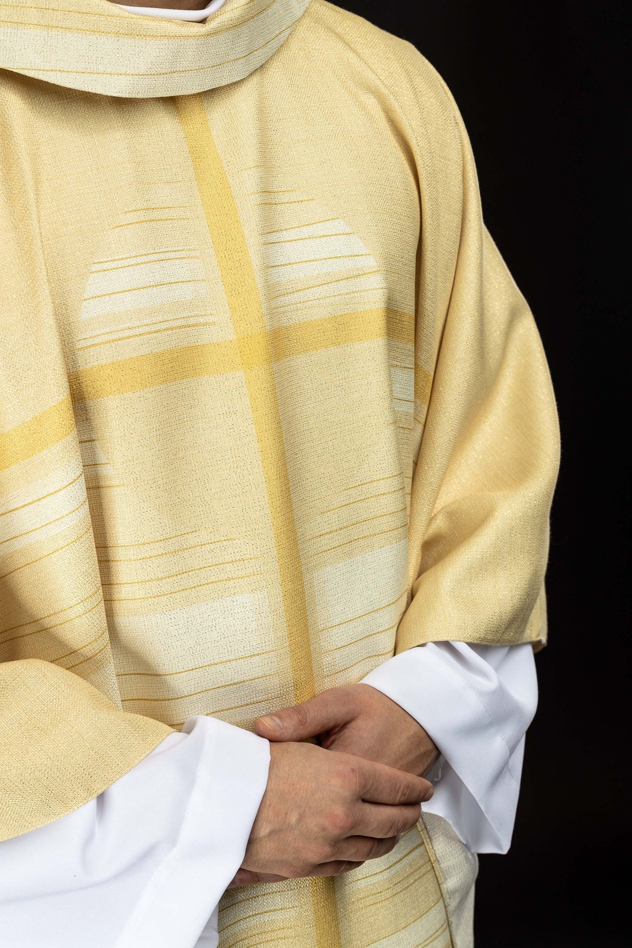 Ecru printed chasuble with a cross motif - Image 3