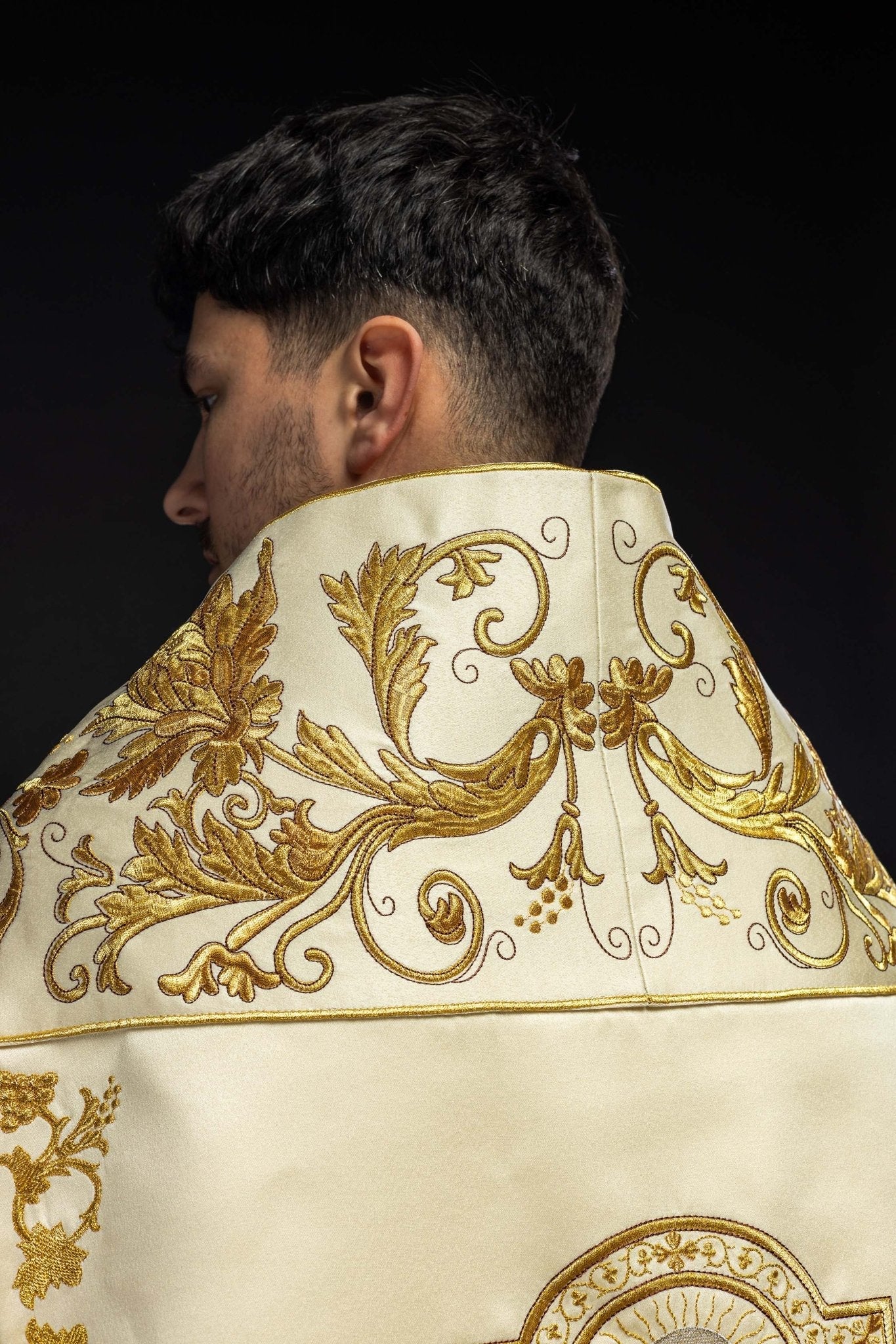 Ecru satin Roman cape with embroidered chalice - Image 7