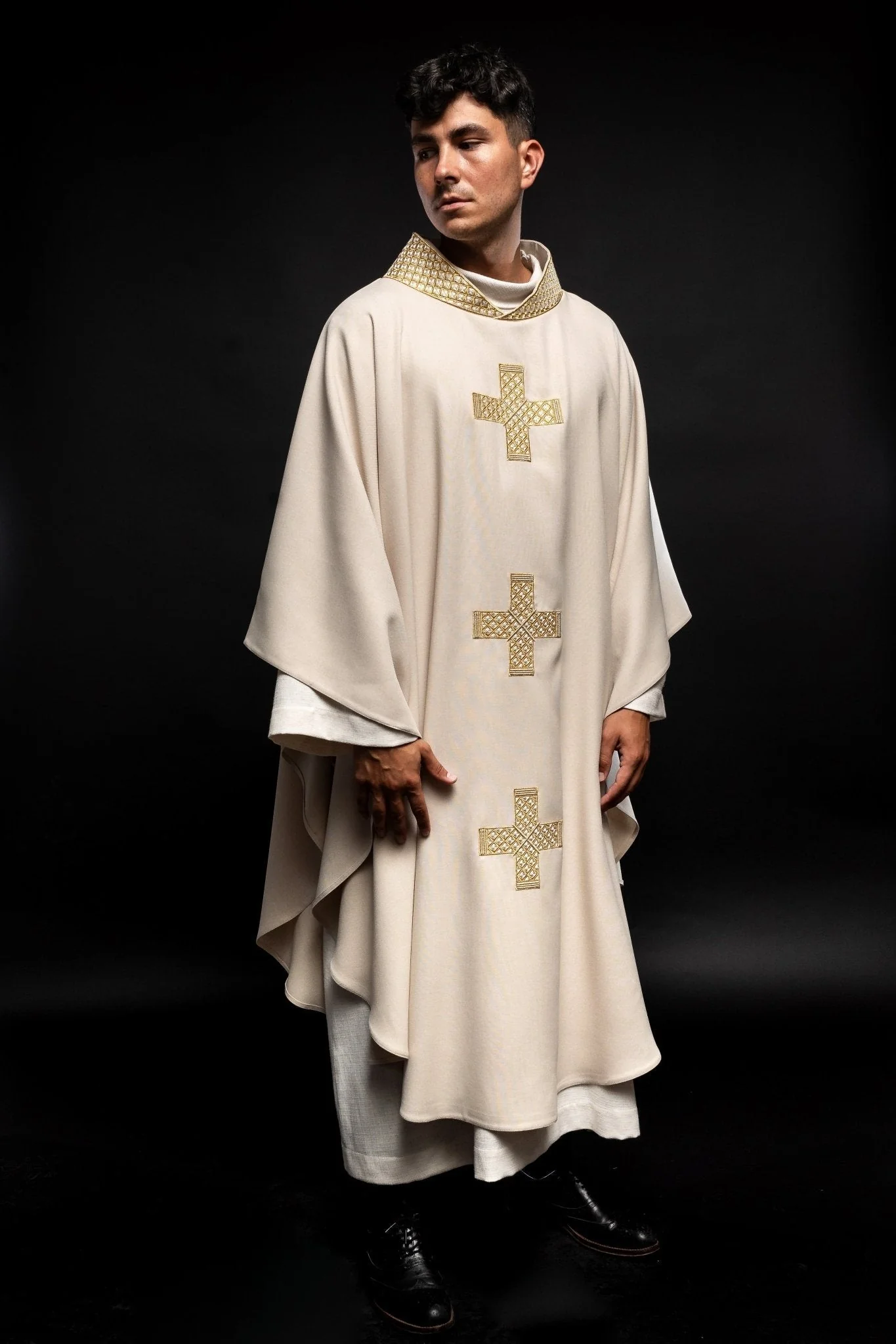 Ecru vestment with decorative collar and gold crosses - Image 2