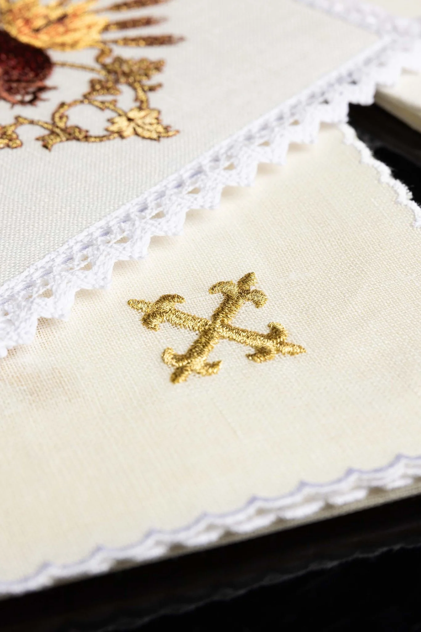 Embroidered altar linen KKL/167 - Image 3