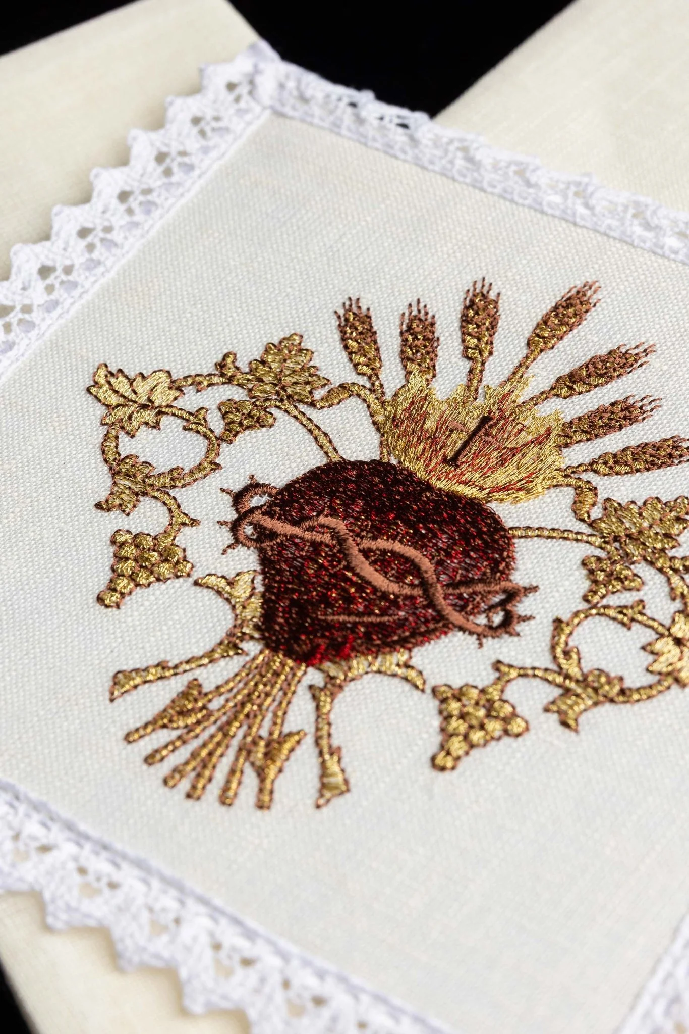 Embroidered altar linen KKL/167 - Image 6