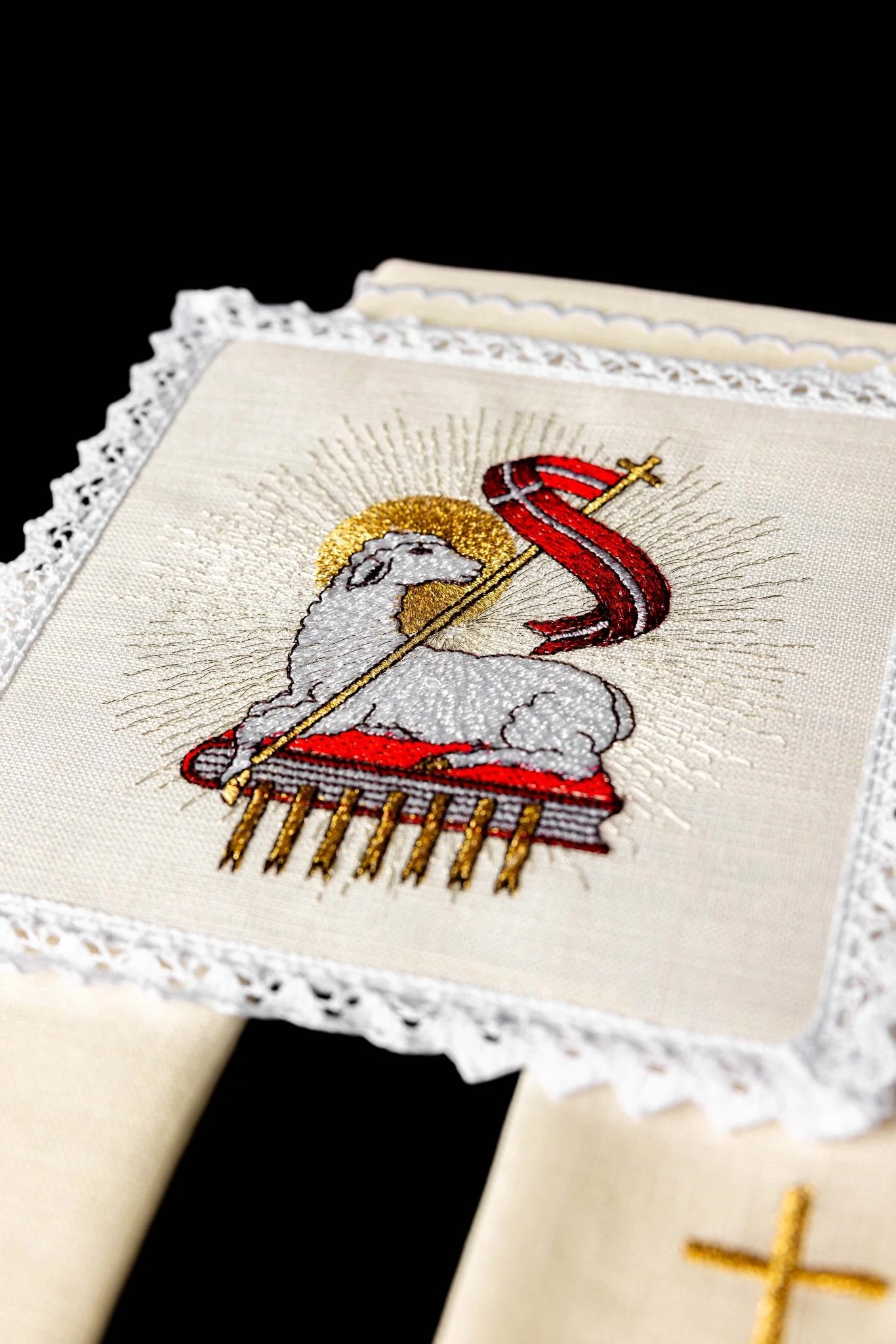 Embroidered altar linen Lamb of God - Image 4