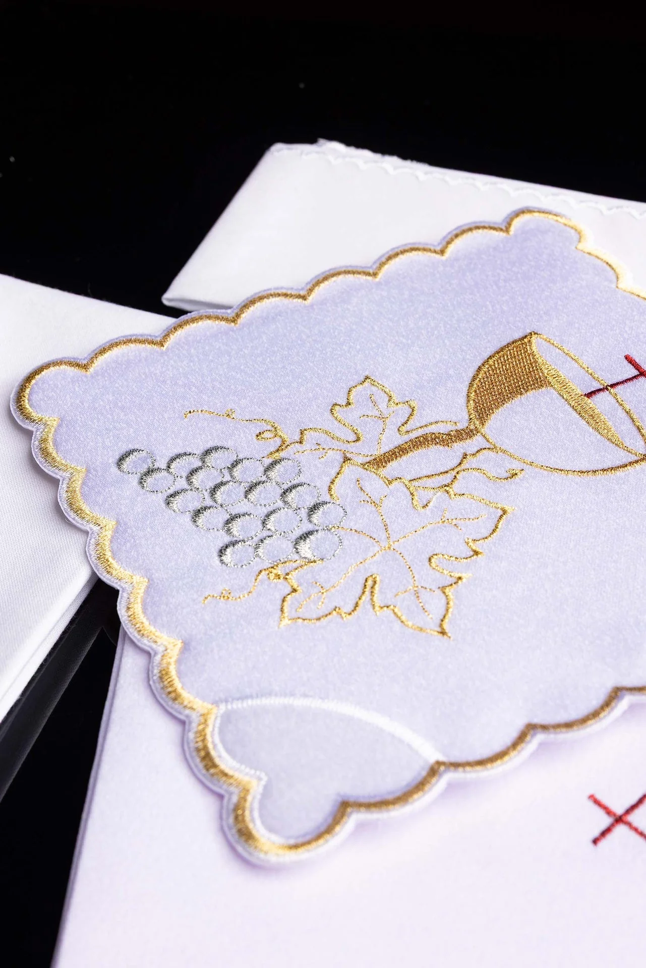 Embroidered chalice linens set with a chalice symbol and grapes - Image 6