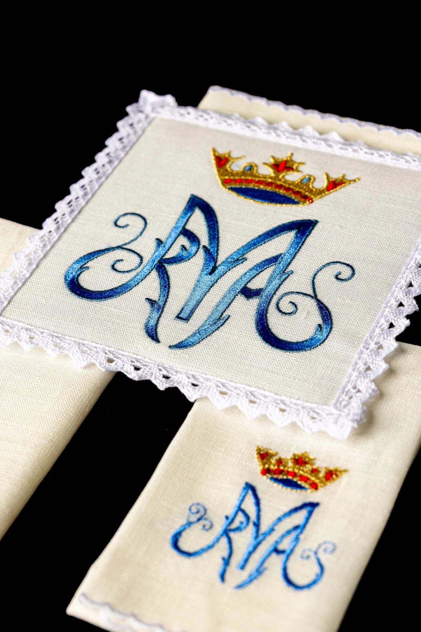Embroidered Chalice Linens with Mary Symbol - Image 3