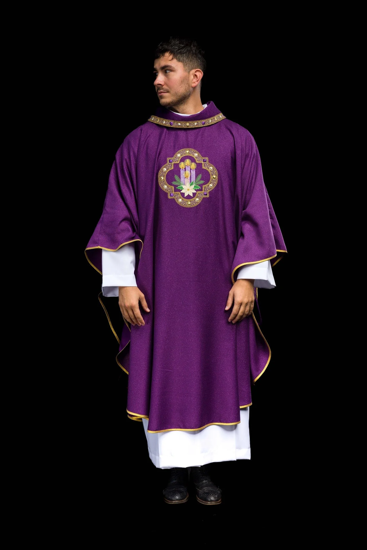Embroidered Chasuble for Advent Made of Shiny Fabric - Image 10