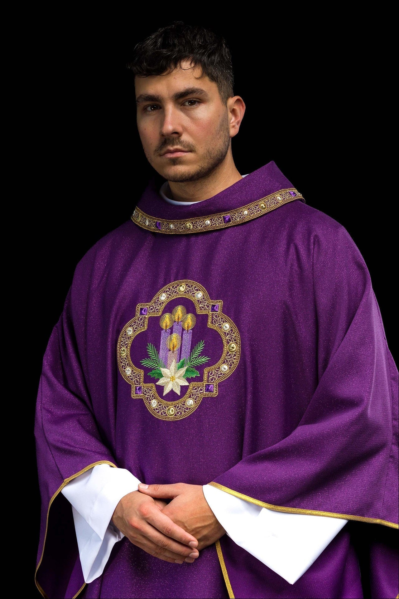 Embroidered Chasuble for Advent Made of Shiny Fabric - Image 2