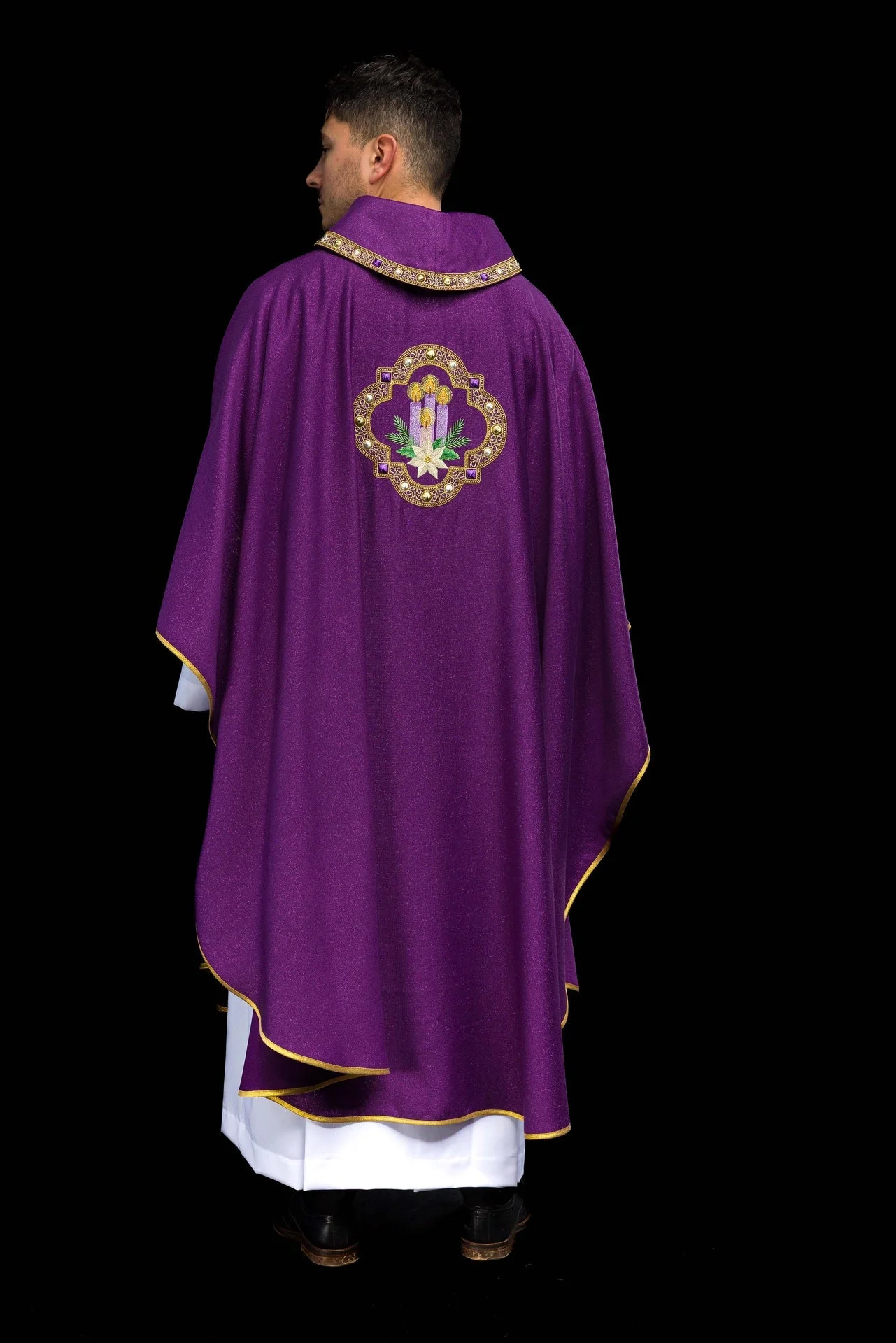 Embroidered Chasuble for Advent Made of Shiny Fabric - Image 9