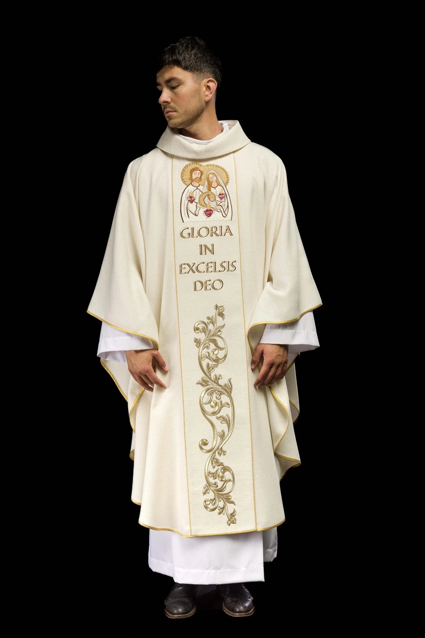 Embroidered chasuble for Christmas with the image of the Holy Family - Image 9