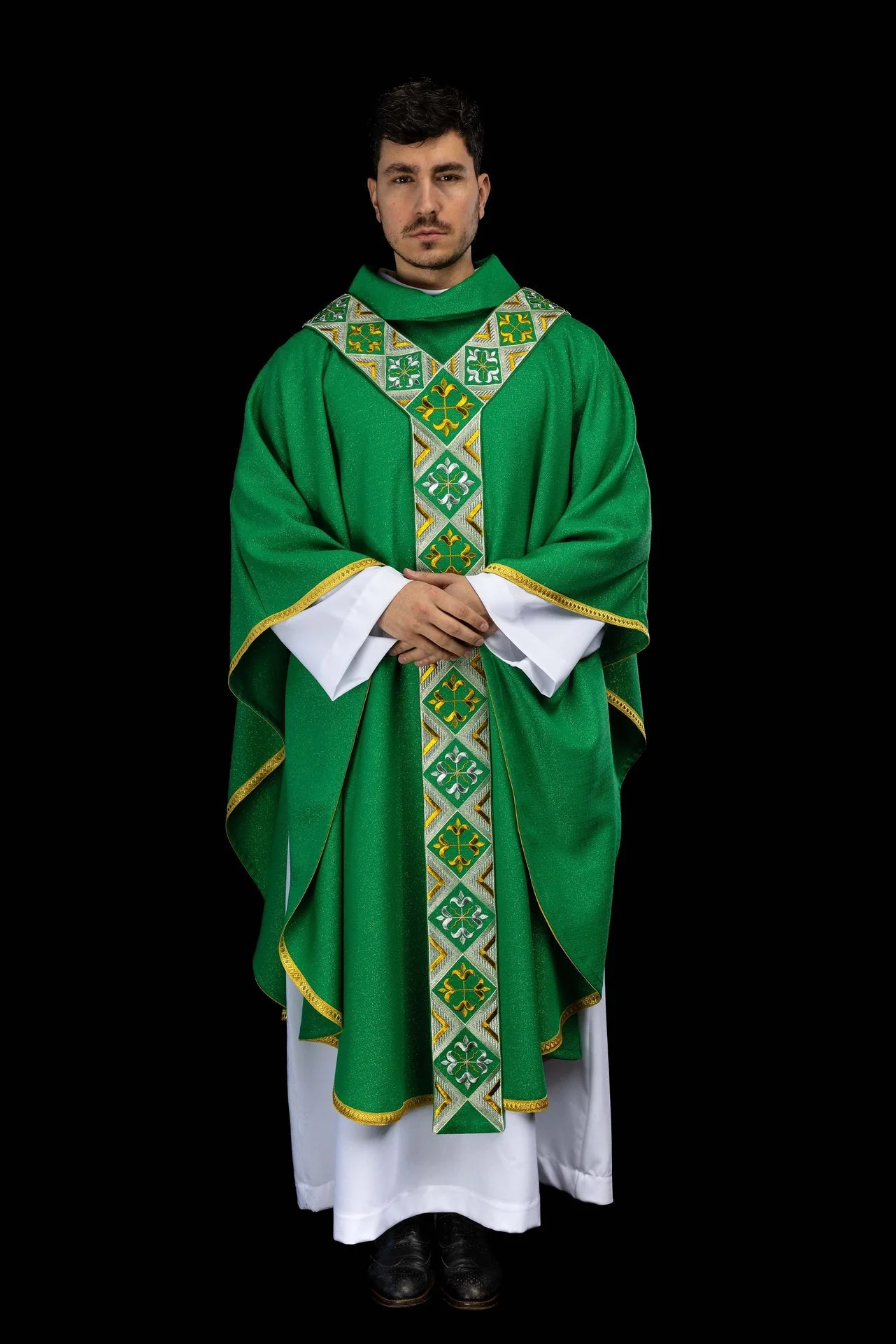 Embroidered chasuble panel included with the green chasuble set - Image 3