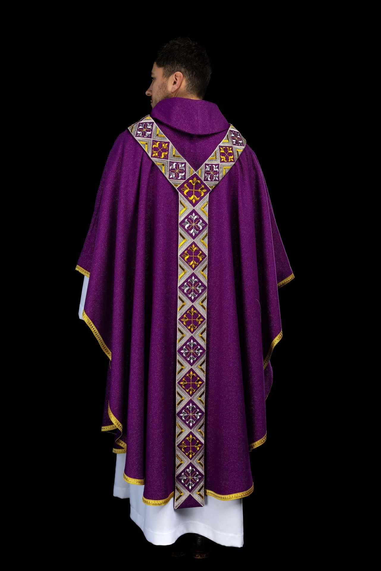 Embroidered chasuble panel included with the purple chasuble set - Image 10