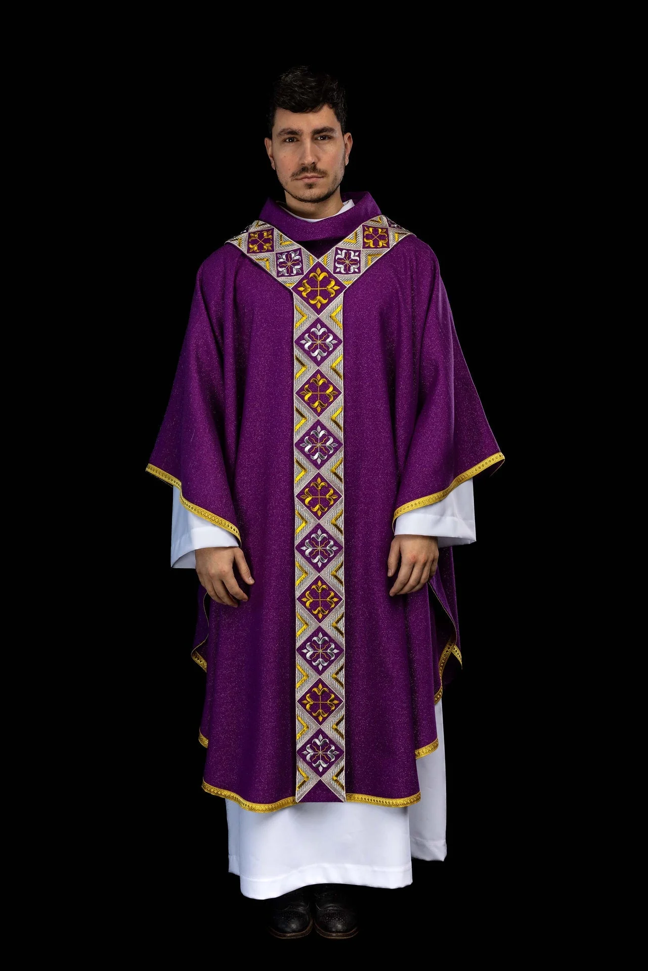 Embroidered chasuble panel included with the purple chasuble set - Image 3