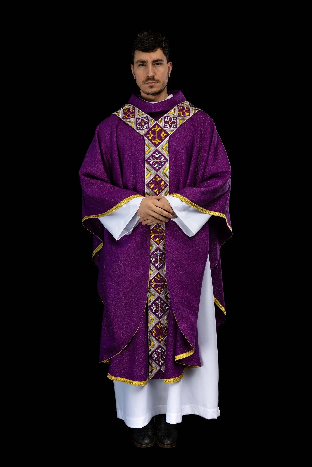 Embroidered chasuble panel included with the purple chasuble set - Image 9