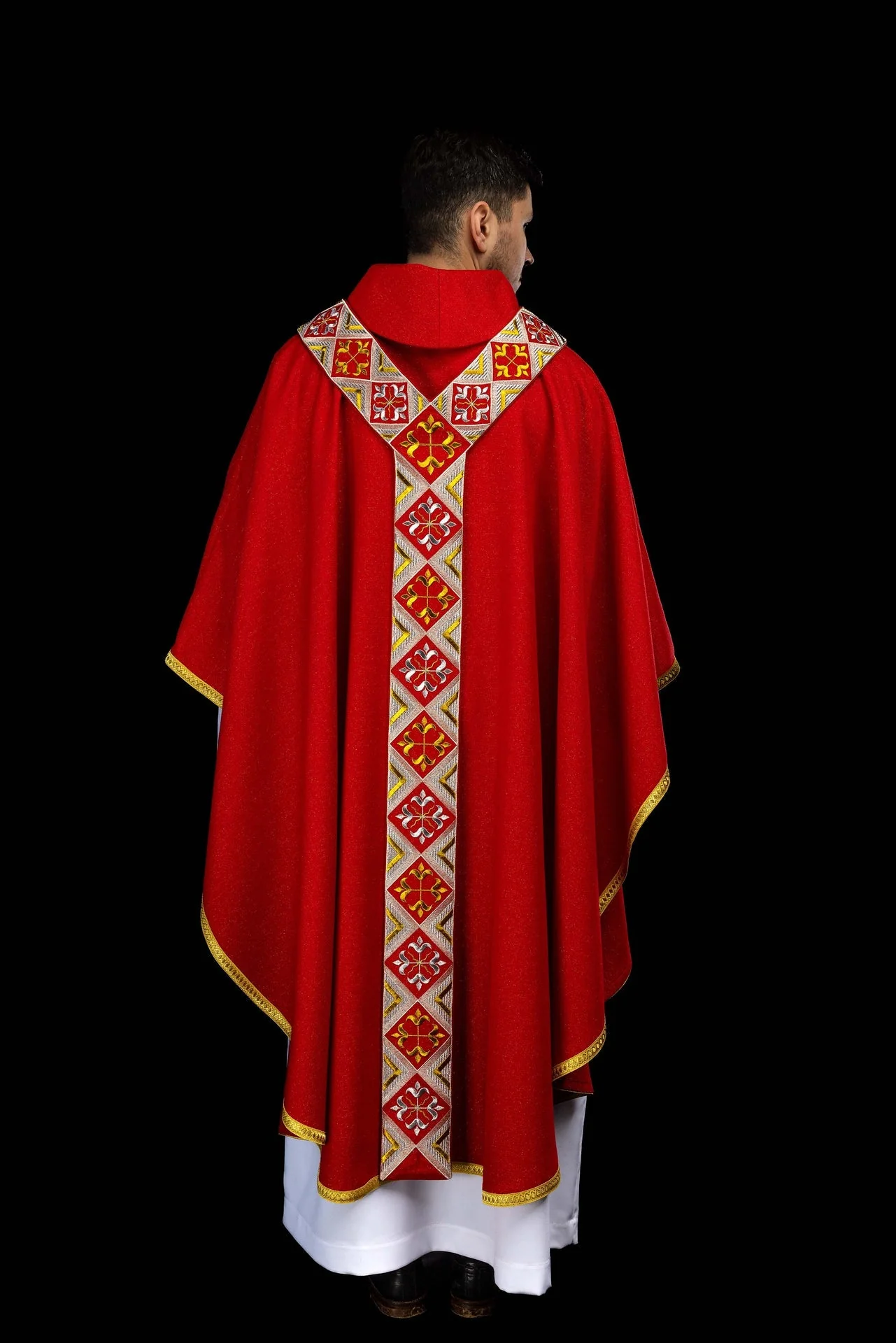 Embroidered chasuble panel included with the red chasuble set - Image 9