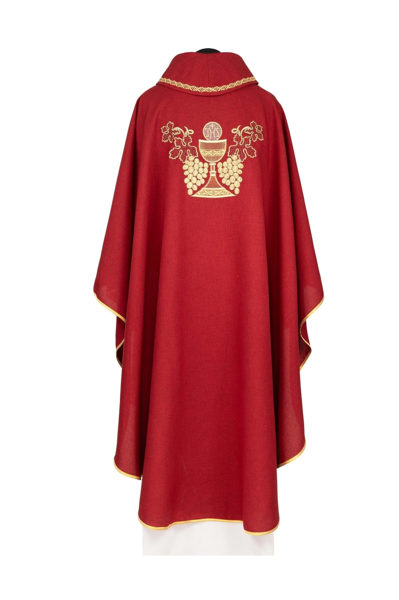 Embroidered chasuble – Red Chalice and Grapevine motif - Image 2