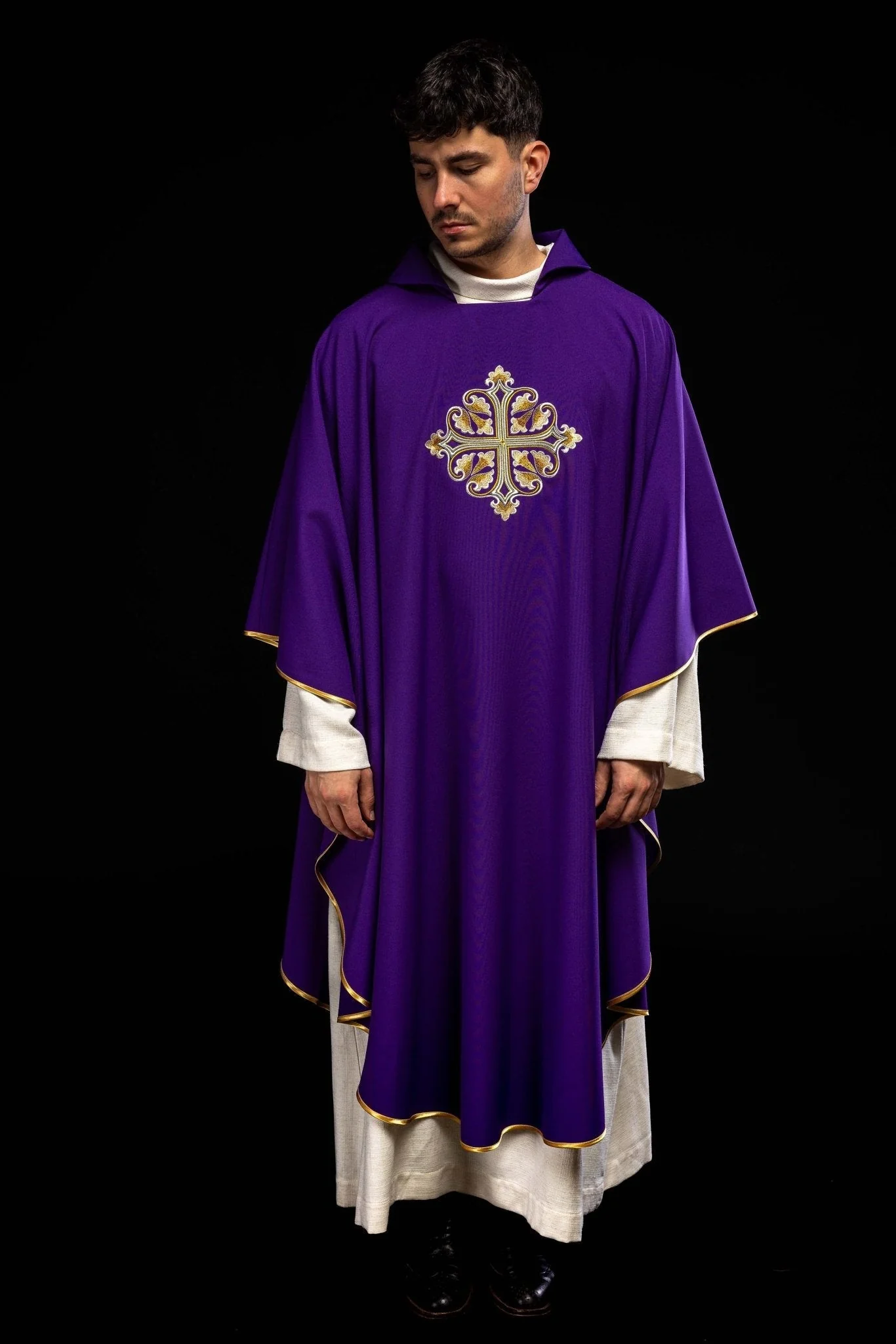 Embroidered chasuble with a decorated cross and wide collar, purple - Image 8