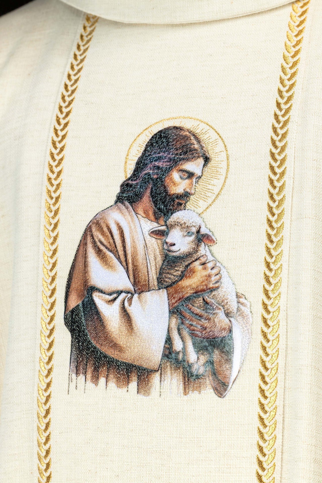 Embroidered chasuble with bands and the image of Jesus the Good Shepherd with a lamb in ecru - Image 3
