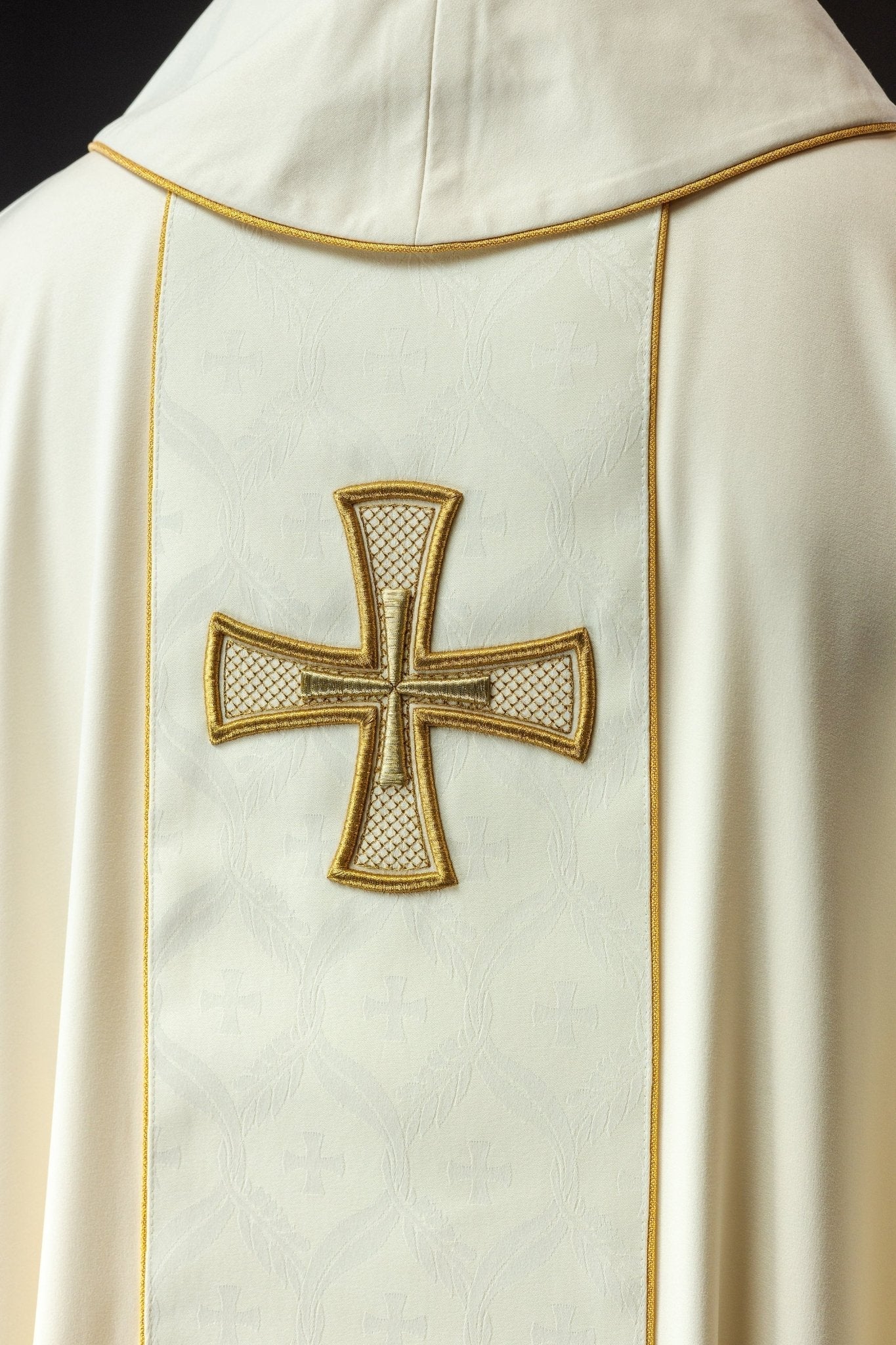 Embroidered chasuble with belt and cross - Image 5