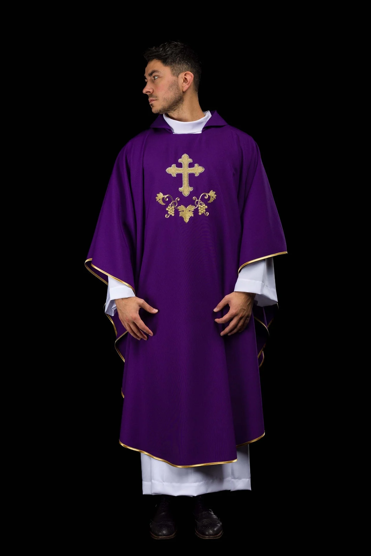Embroidered chasuble with cross symbol and wide collar purple - Image 2
