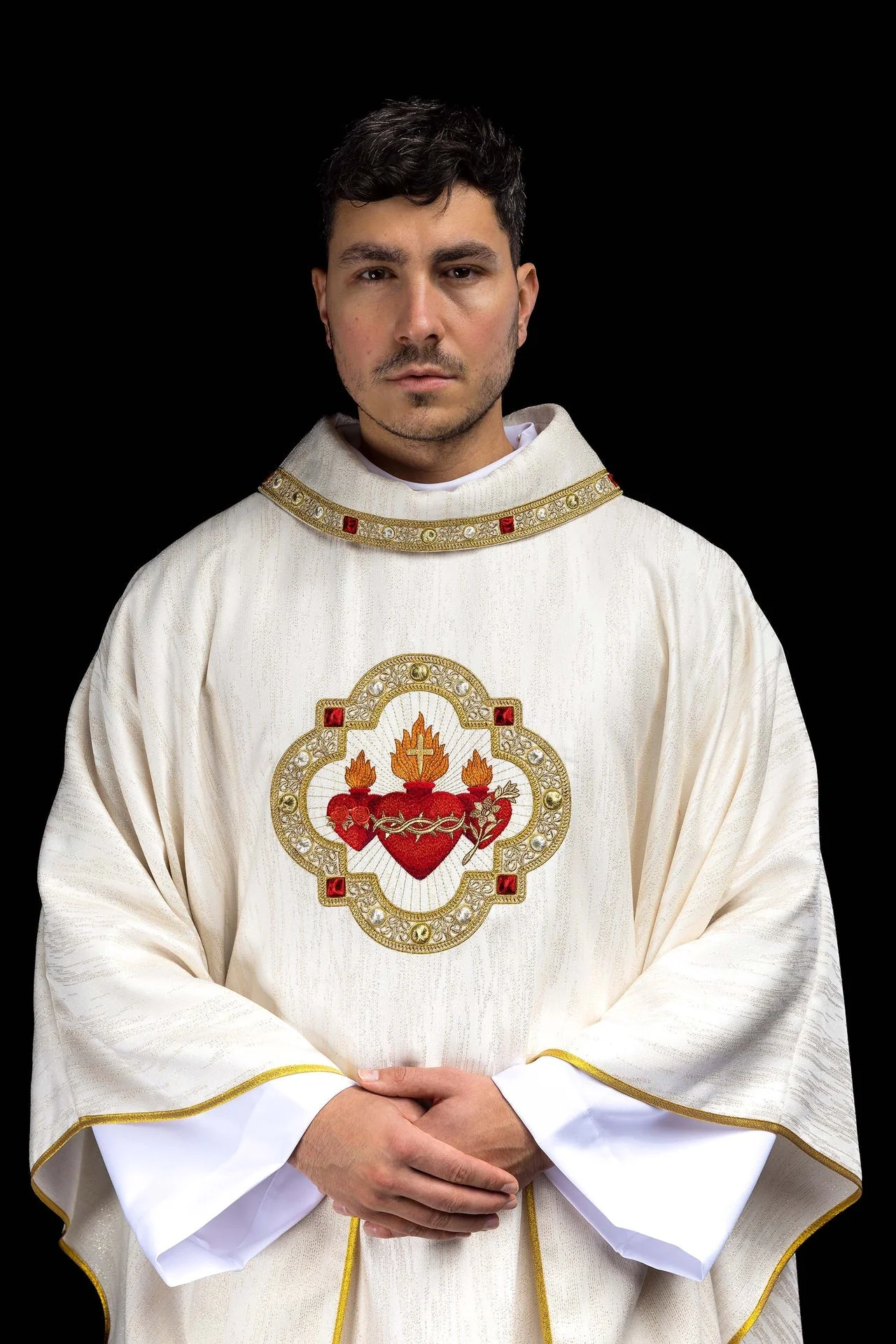 Embroidered chasuble with the image of the Three Hearts