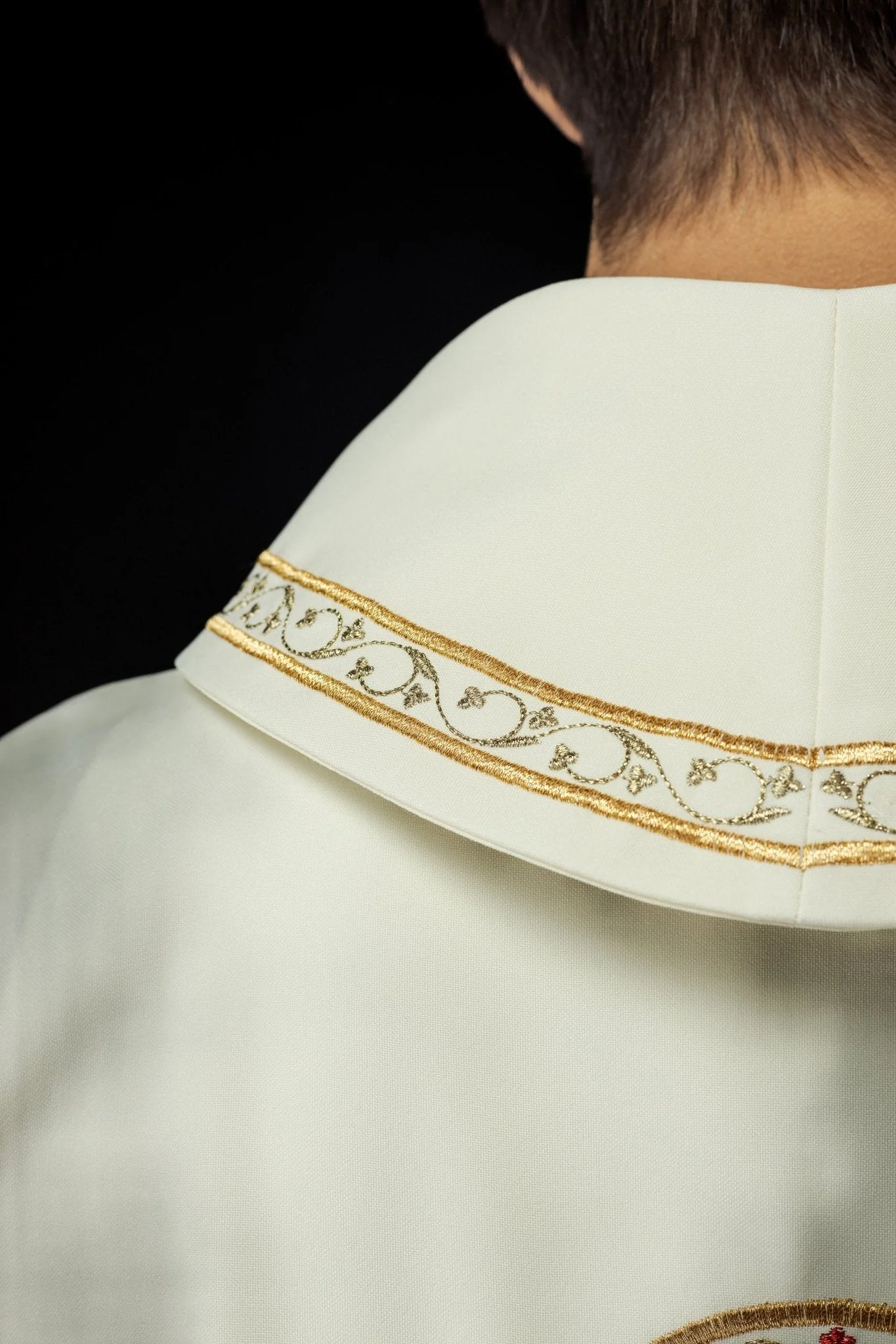 Embroidered chasuble with the motif of the Heart of Mary - Image 4