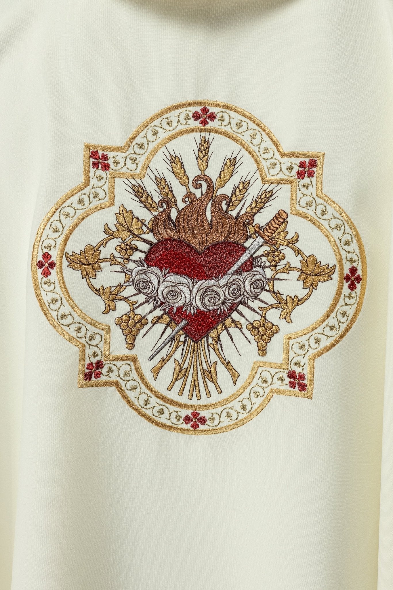 Embroidered chasuble with the motif of the Heart of Mary - Image 6