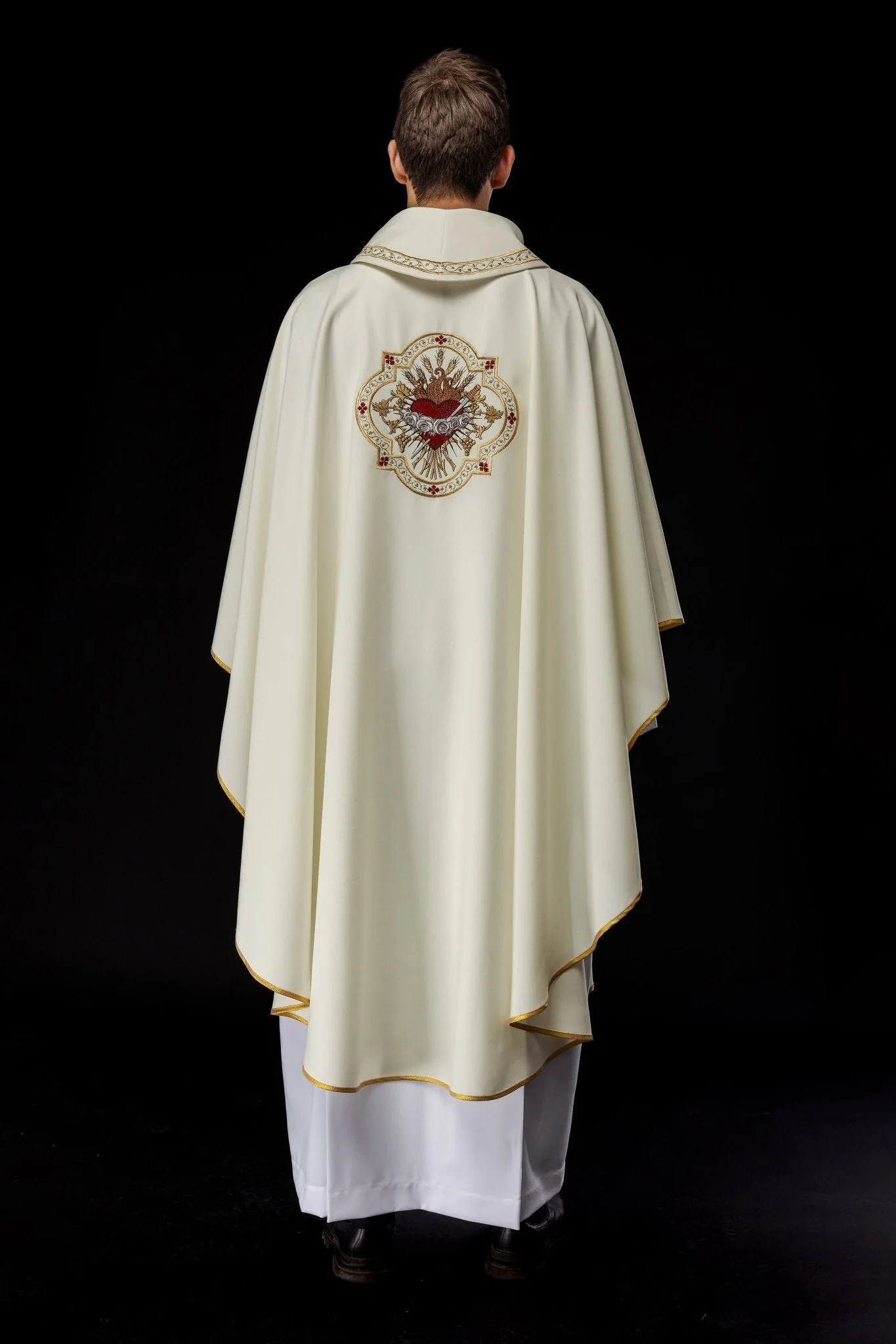 Embroidered chasuble with the motif of the Heart of Mary - Image 7