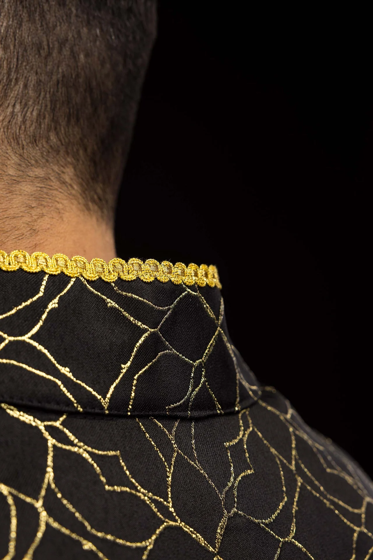 Embroidered cope decorated with black jacquard fabric - Image 6