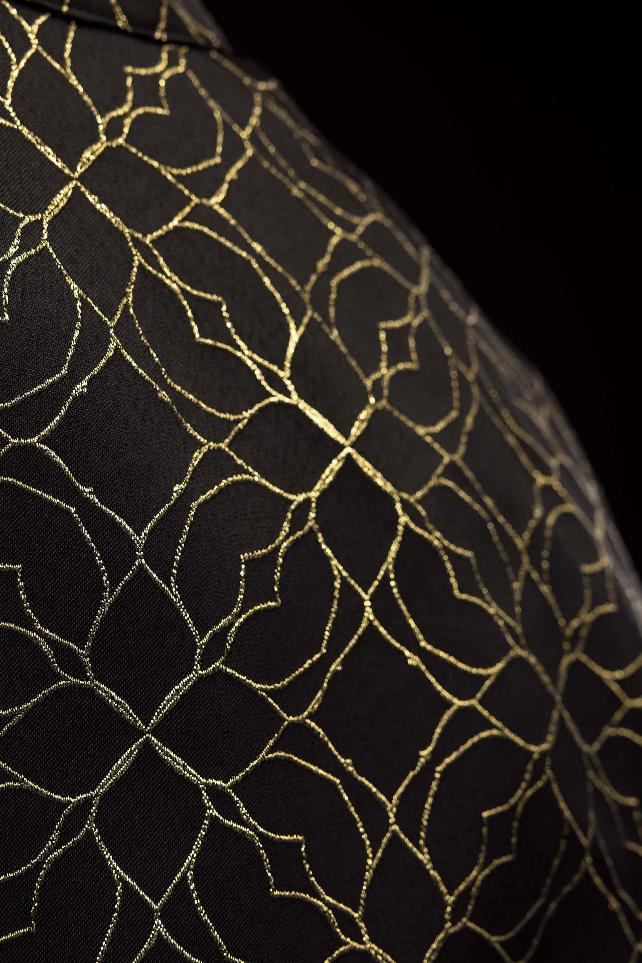 Embroidered cope decorated with black jacquard fabric - Image 7