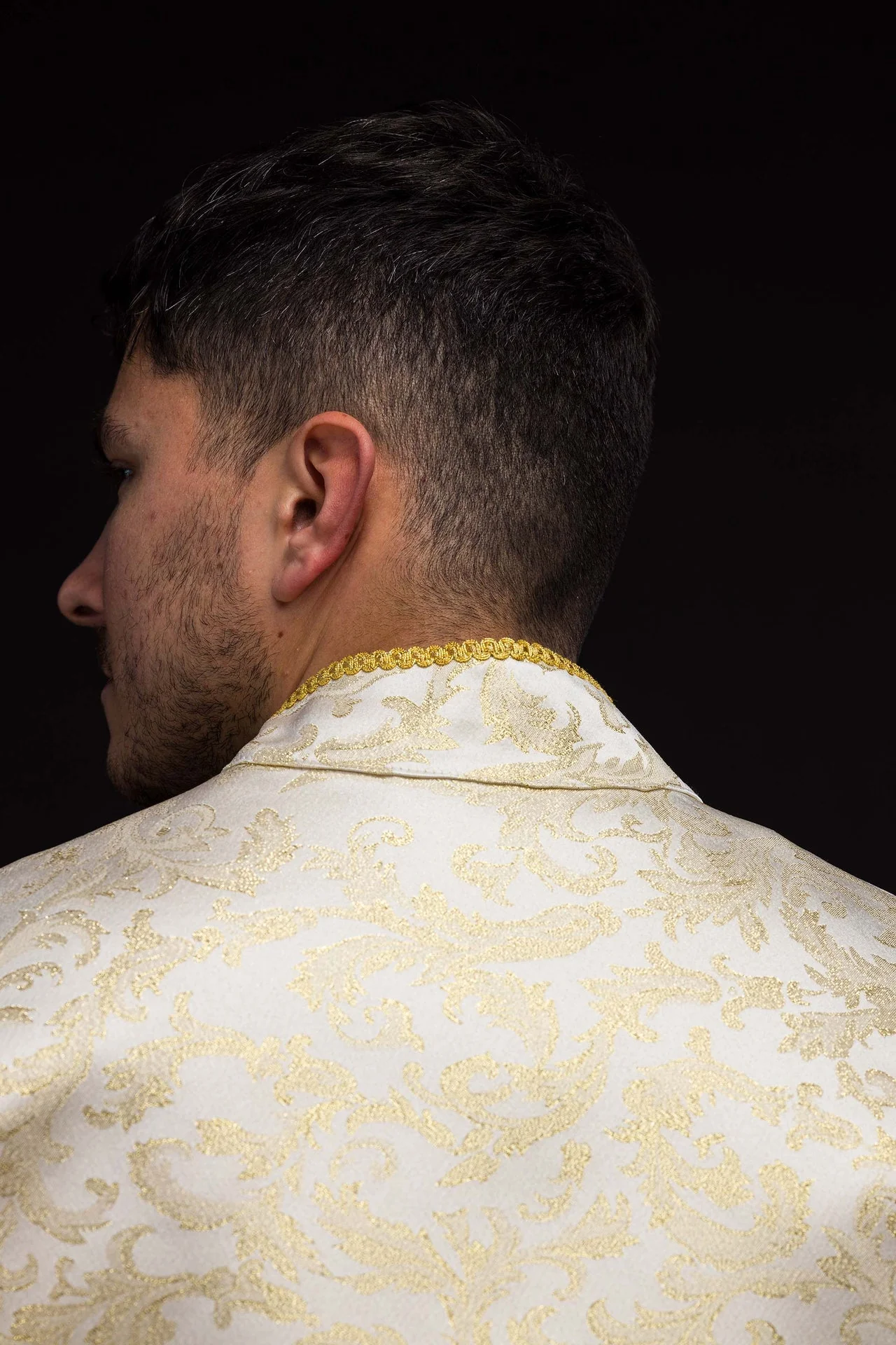 Embroidered cope decorated with ecru jacquard fabric - Image 5