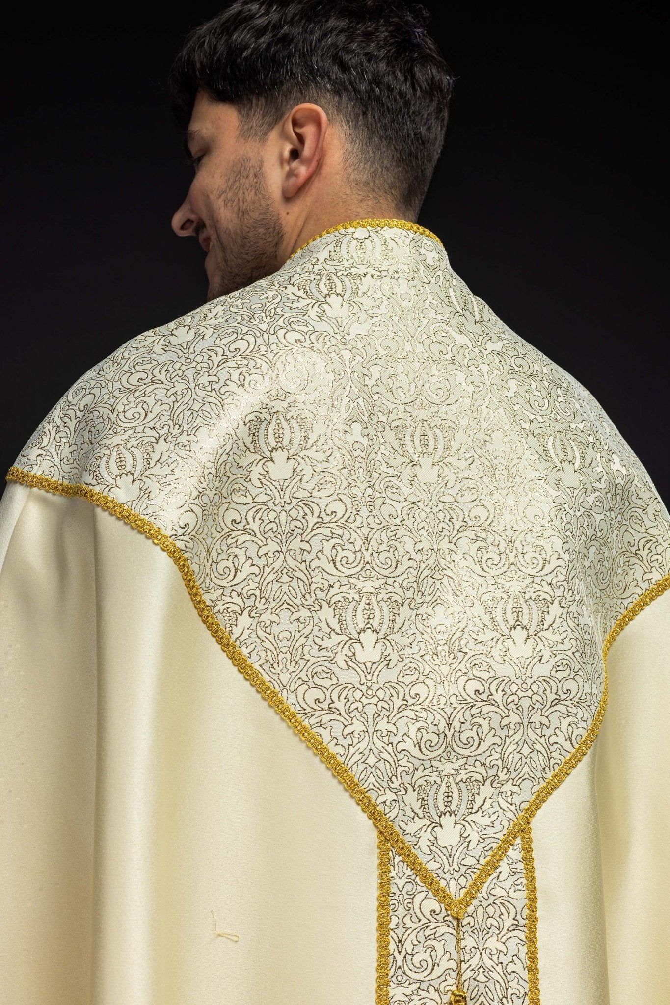 Embroidered cope decorated with ecru jacquard fabric - Image 6