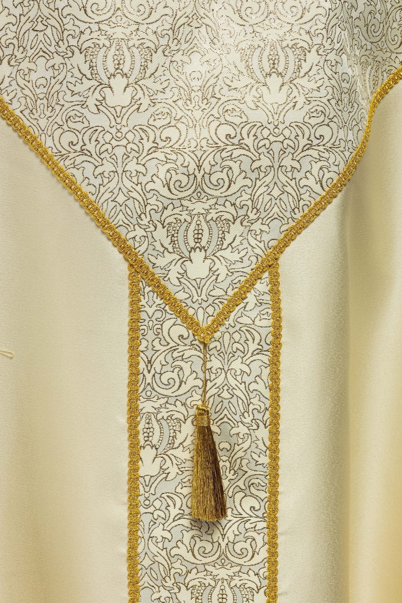 Embroidered cope decorated with ecru jacquard fabric - Image 7