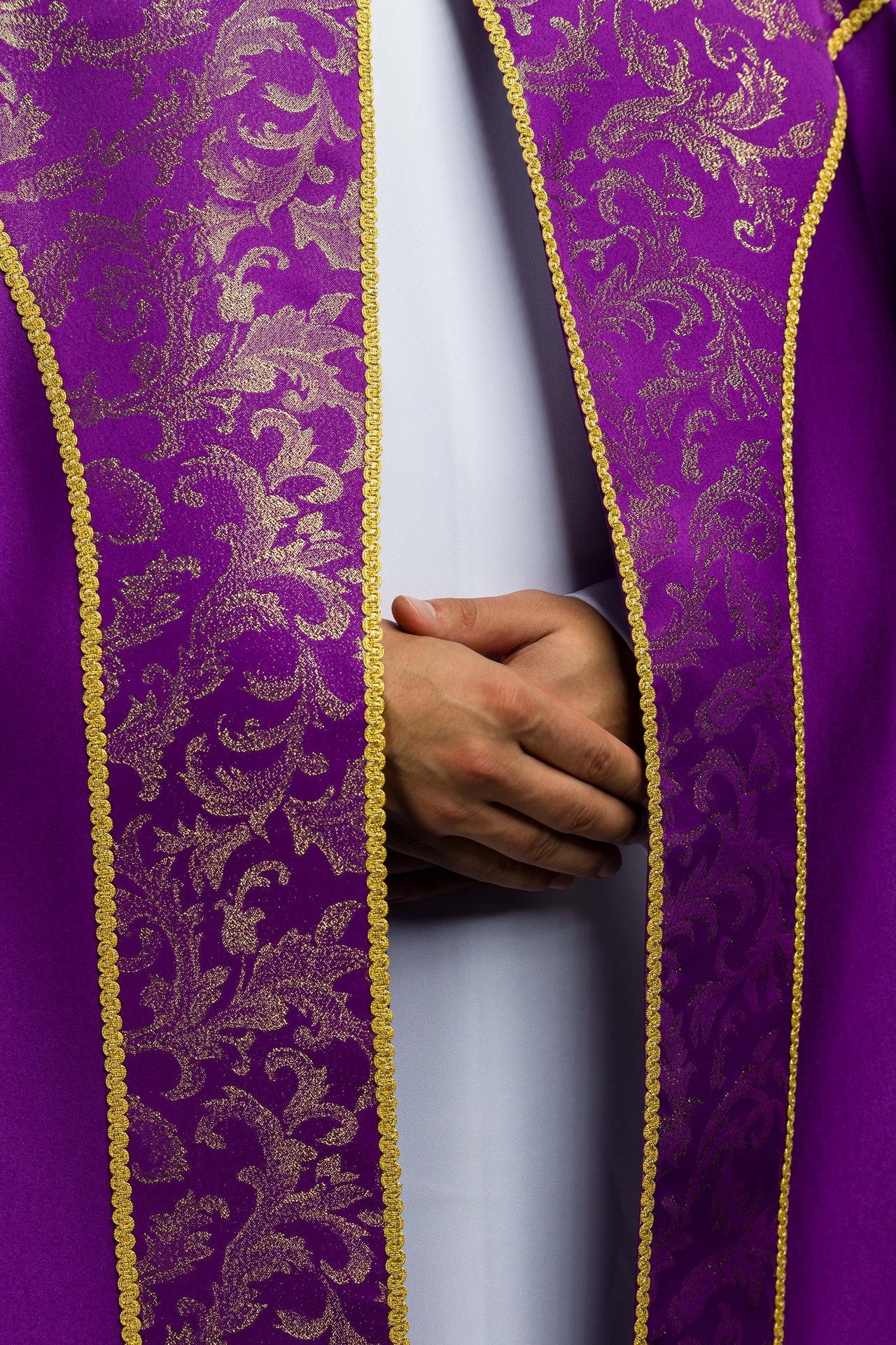 Embroidered cope decorated with purple jacquard fabric - Image 4