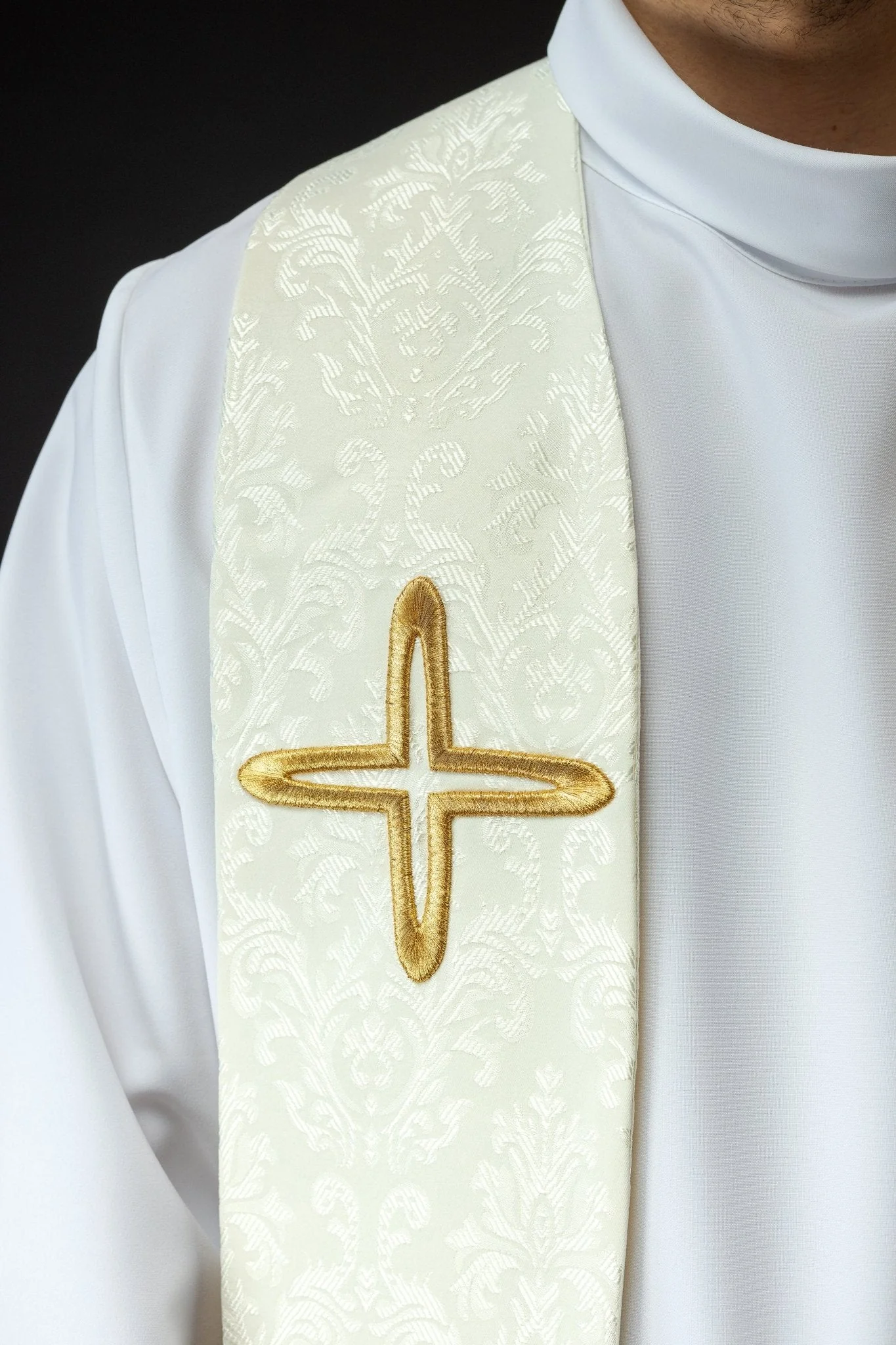 Embroidered jacquard stole with cross motifs ecru - Image 2