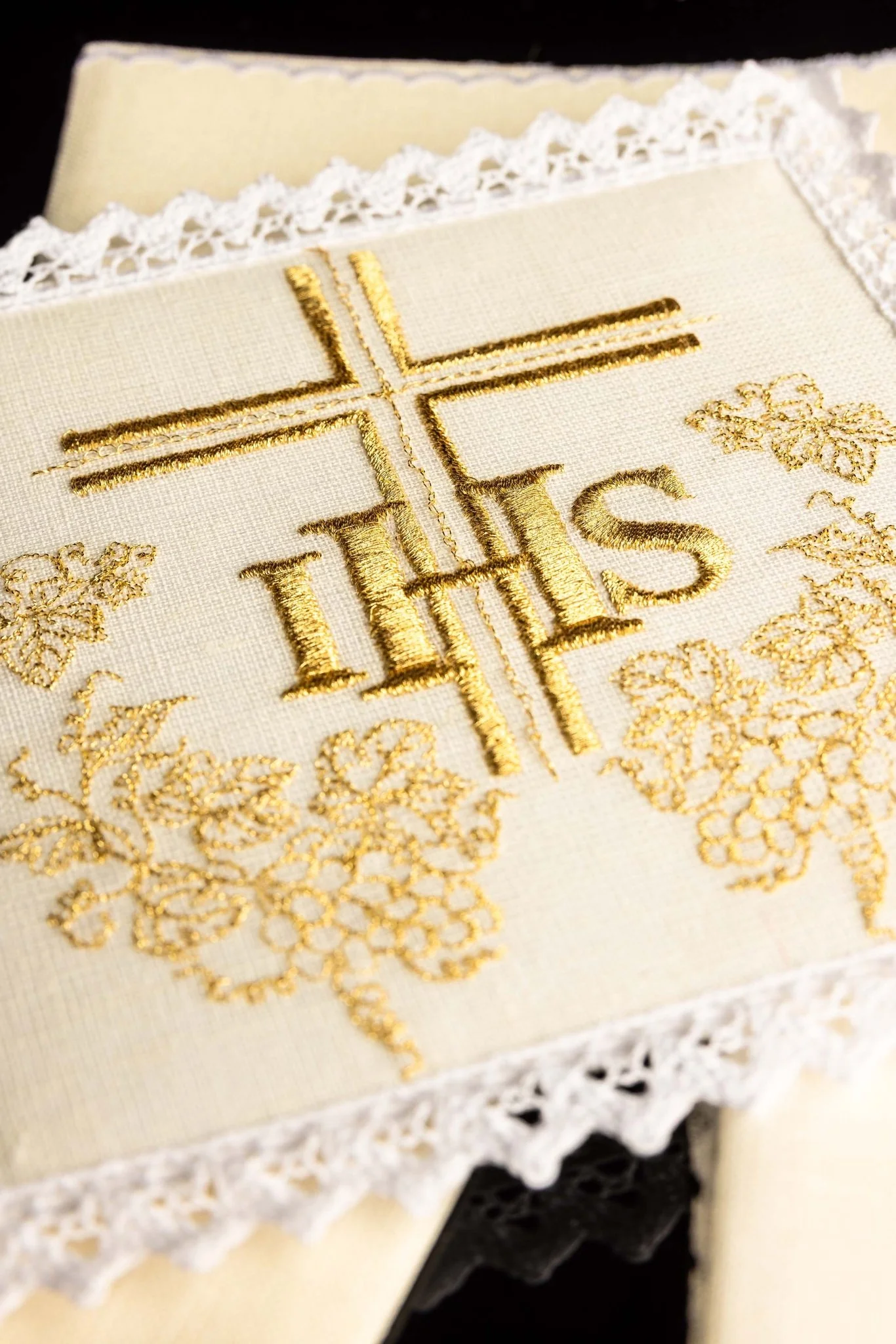 Embroidered Linen Chalice Linens - Image 4