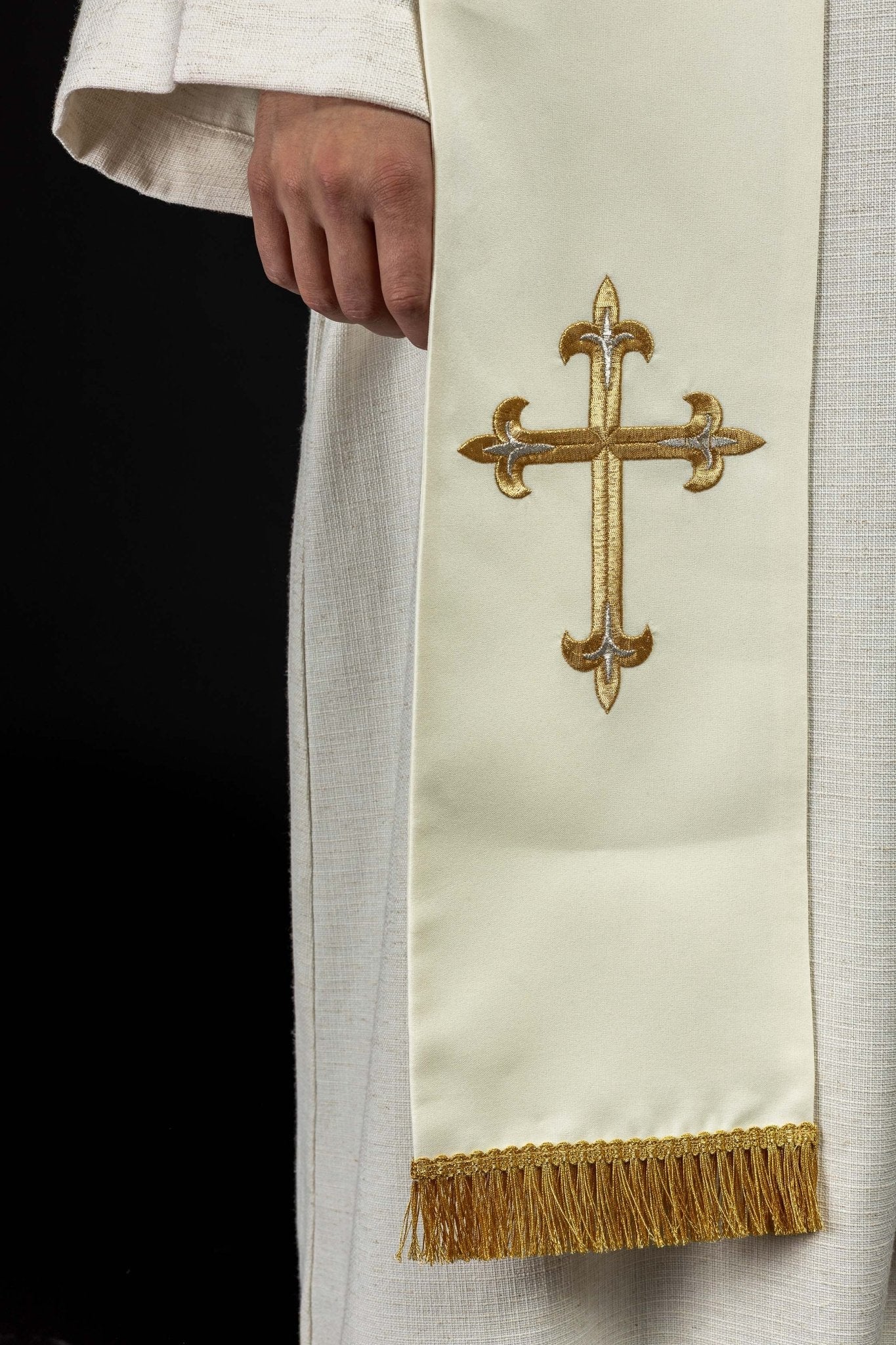 Embroidered Mary stole - Image 5