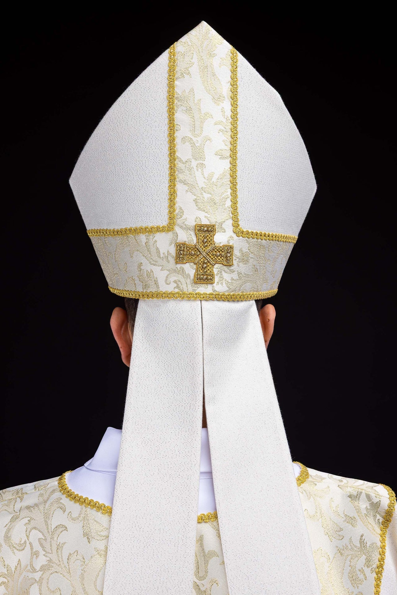 Embroidered Mitre with Cross Adorned with Ecru Jacquard Fabric - Image 6