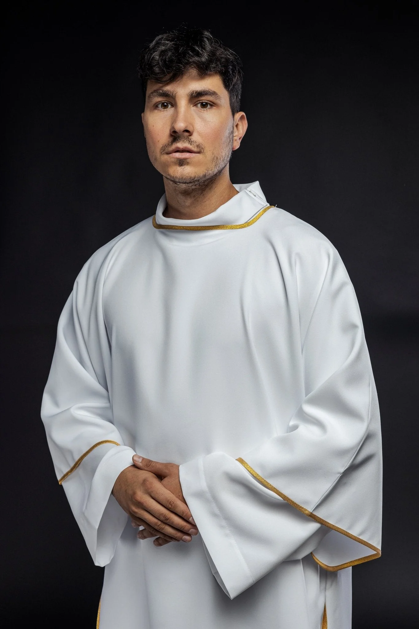 Embroidered plain dalmatics with gold trim white - Image 3
