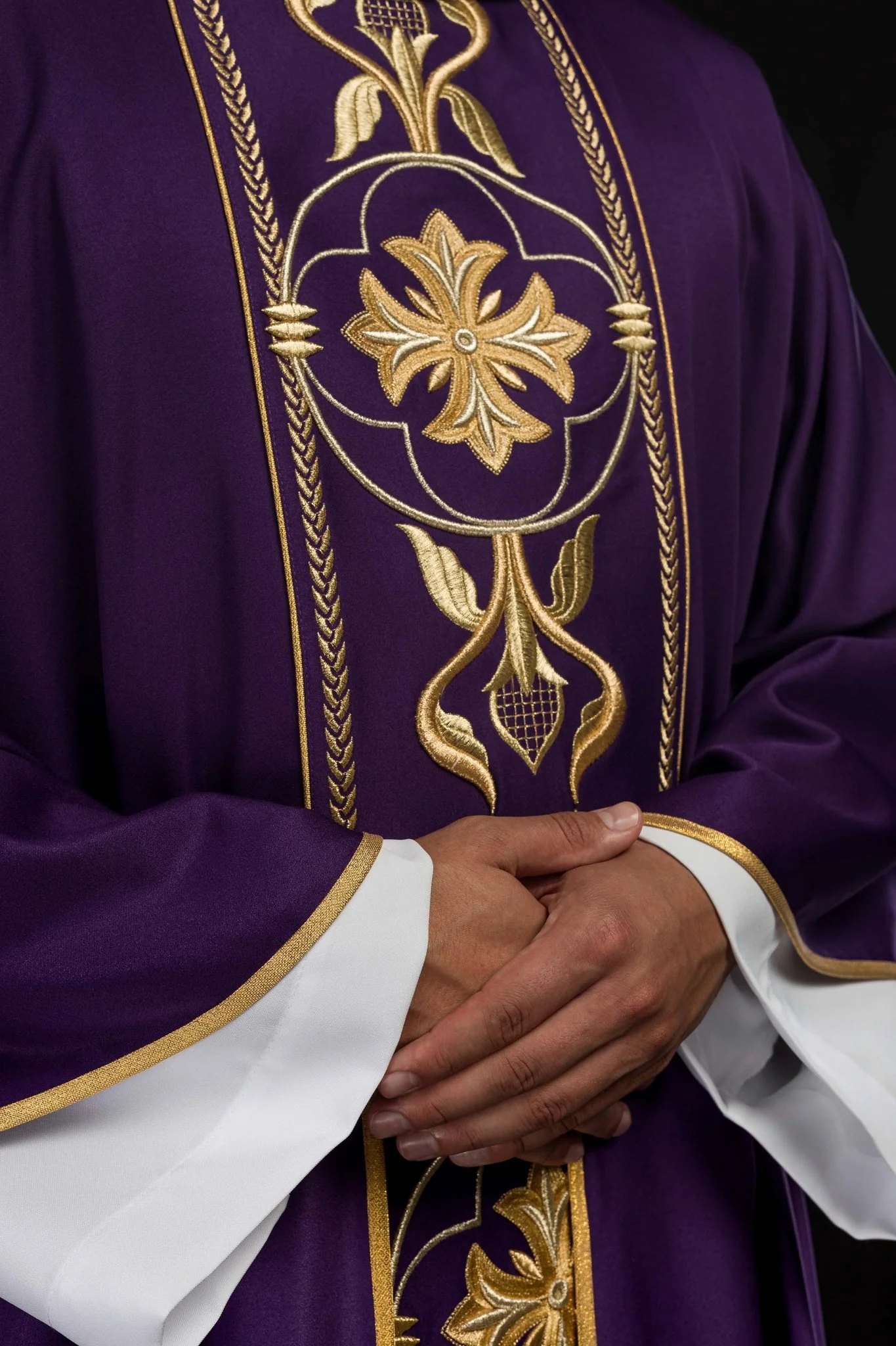 Embroidered purple chasuble with decorative band - Image 4