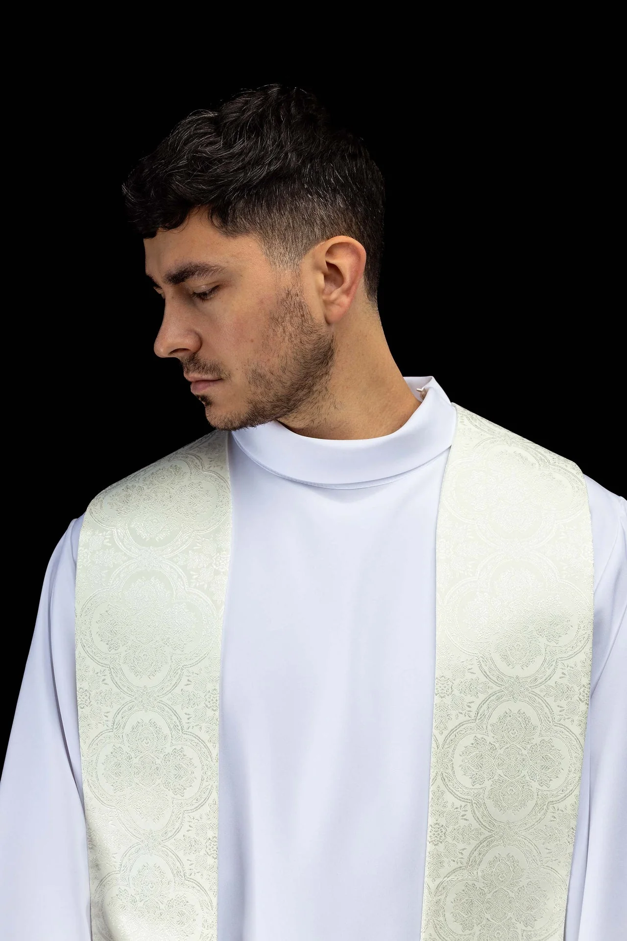 Embroidered stole with a Cross motif ecru jacquard fabric - Image 3