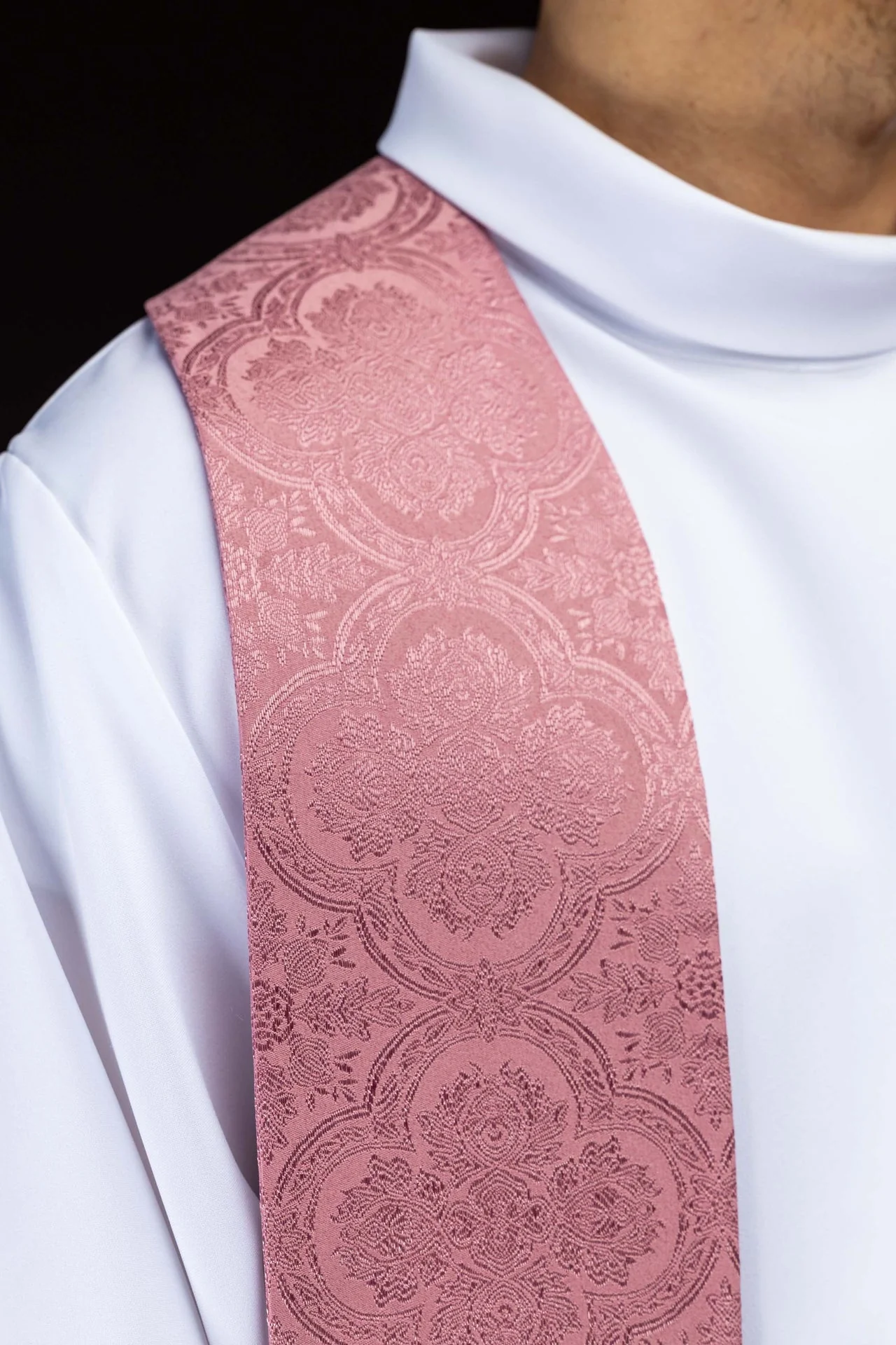 Embroidered stole with a Cross motif pink jacquard fabric - Image 3