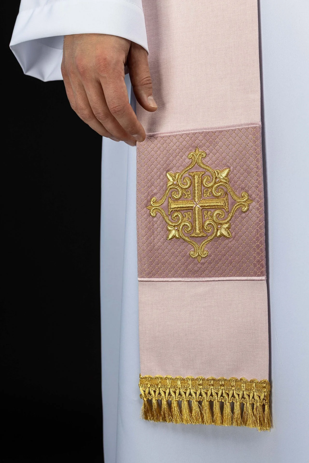Embroidered stole with a cross symbol pink velvet - Image 2