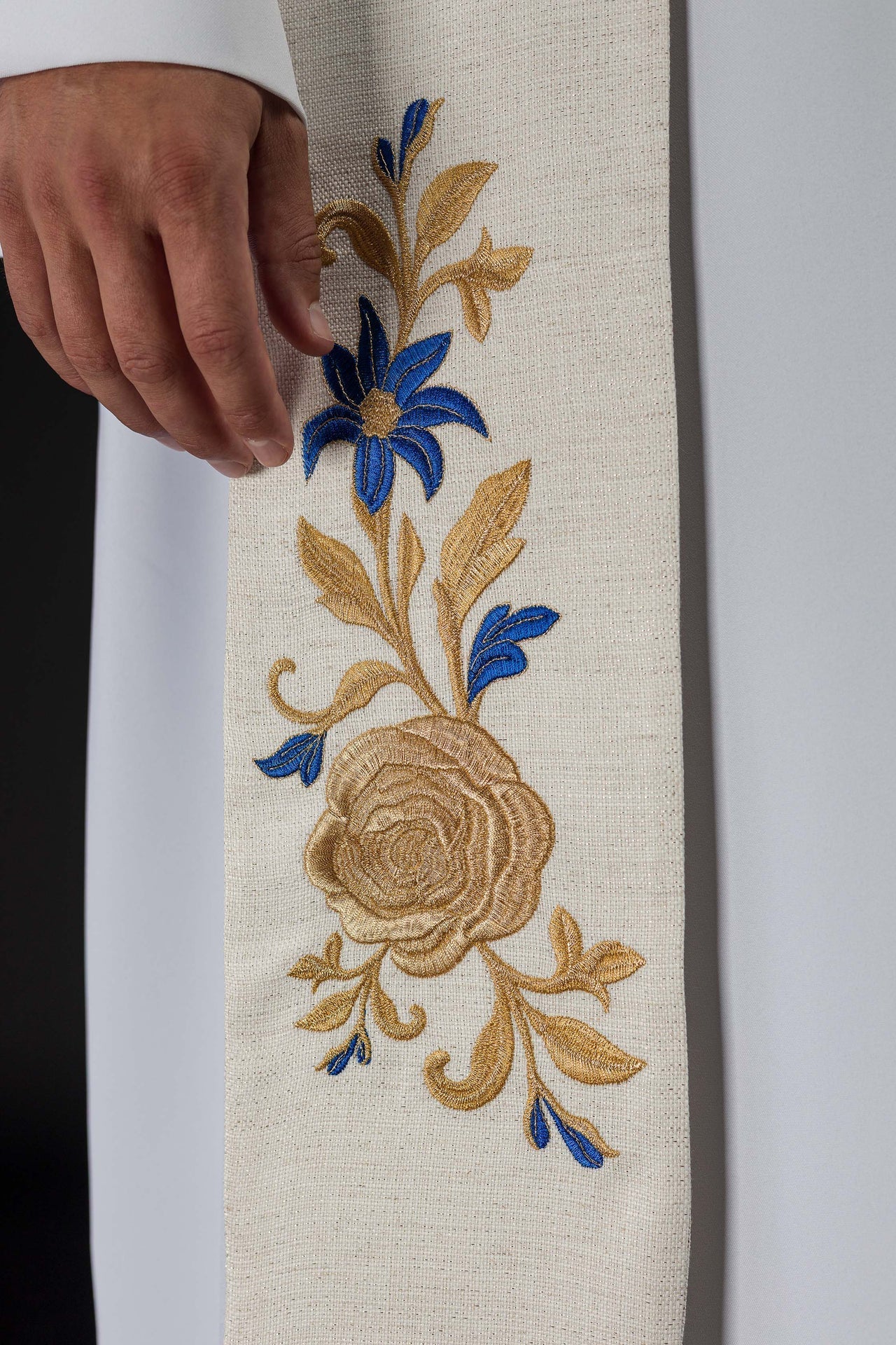 Embroidered Stole with Marian Symbol - Image 4