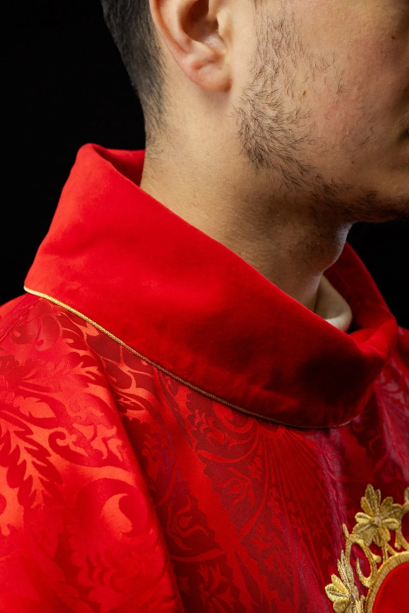 Exquisite red chasuble with Jesus Christ embroidered front and back - Image 4