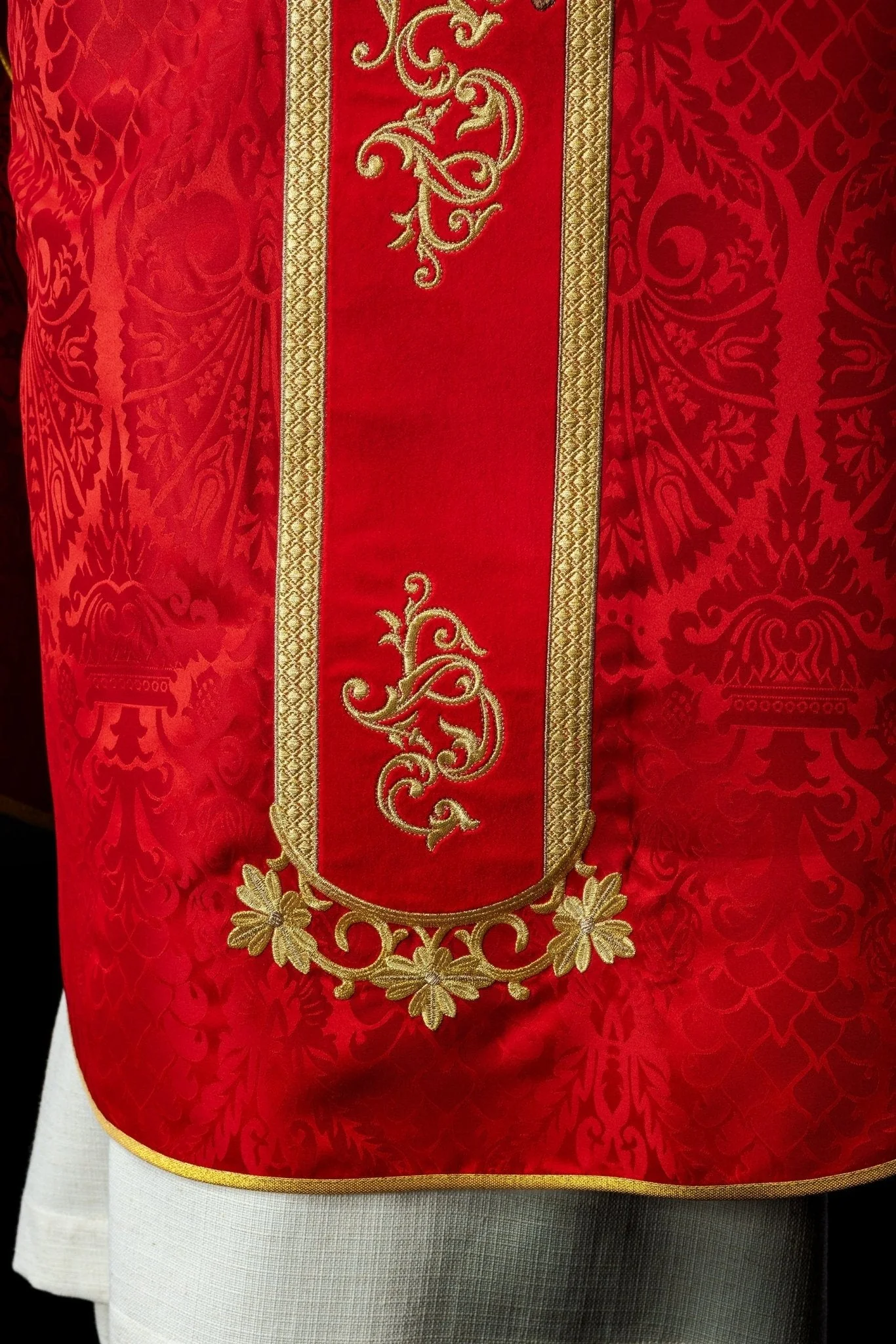 Exquisite red chasuble with Jesus Christ embroidered front and back - Image 6