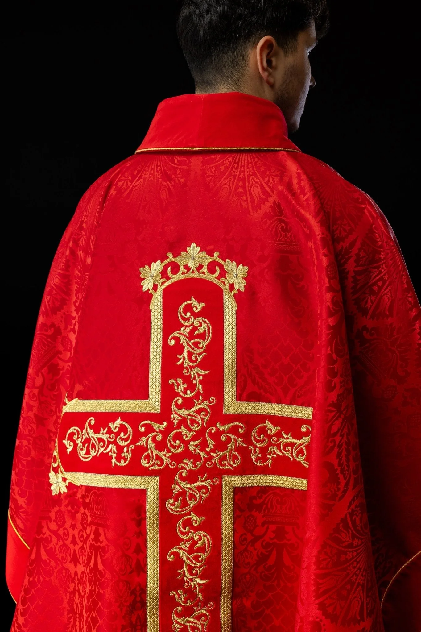 Exquisite red chasuble with Jesus Christ embroidered front and back - Image 7